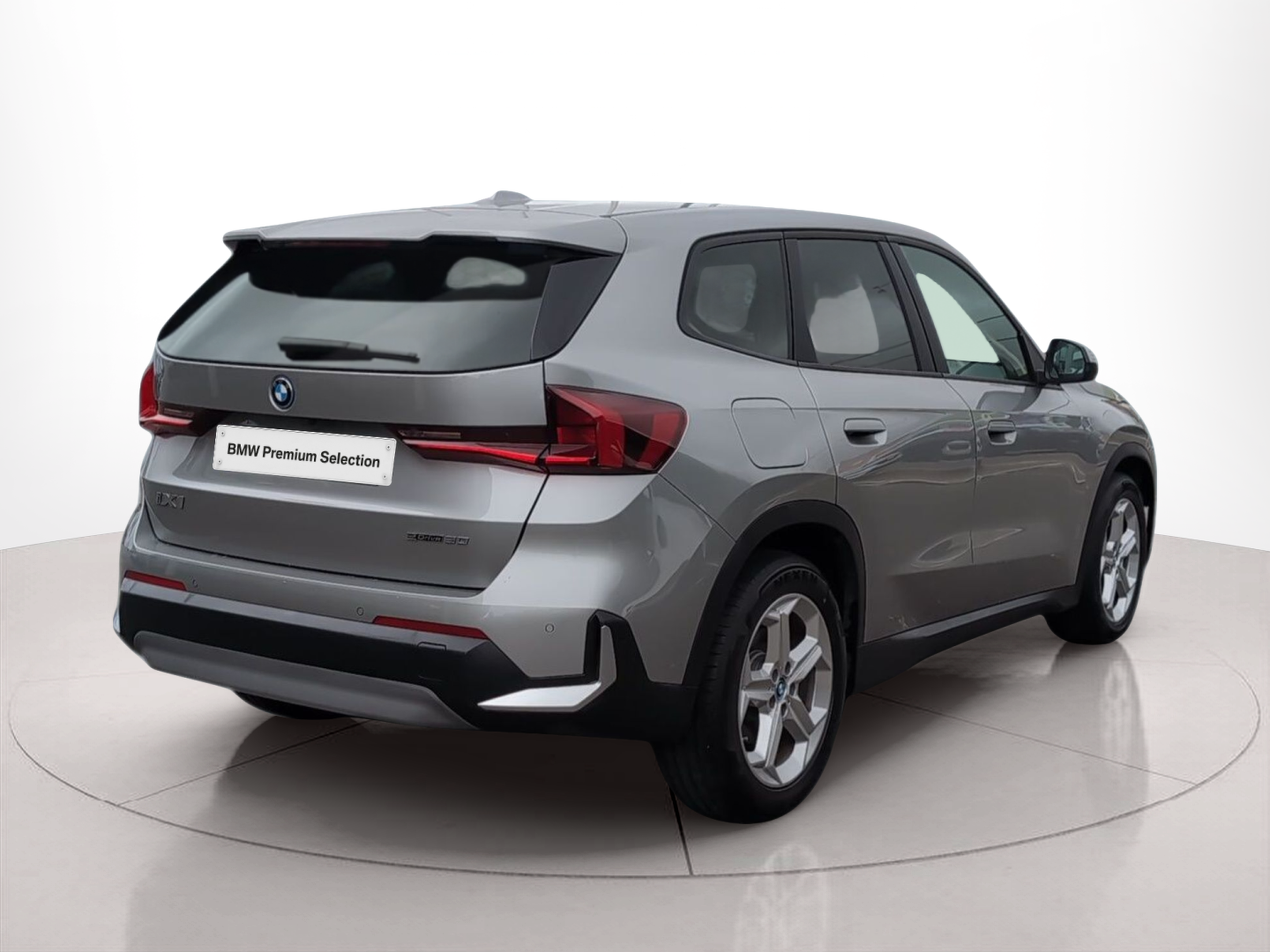 BMW iX1 eDrive20 color Gris Plata. Año 2024. 150KW(204CV). Elétrico. En concesionario Caetano Santa Maria da Feira de Santa Maria da Feira