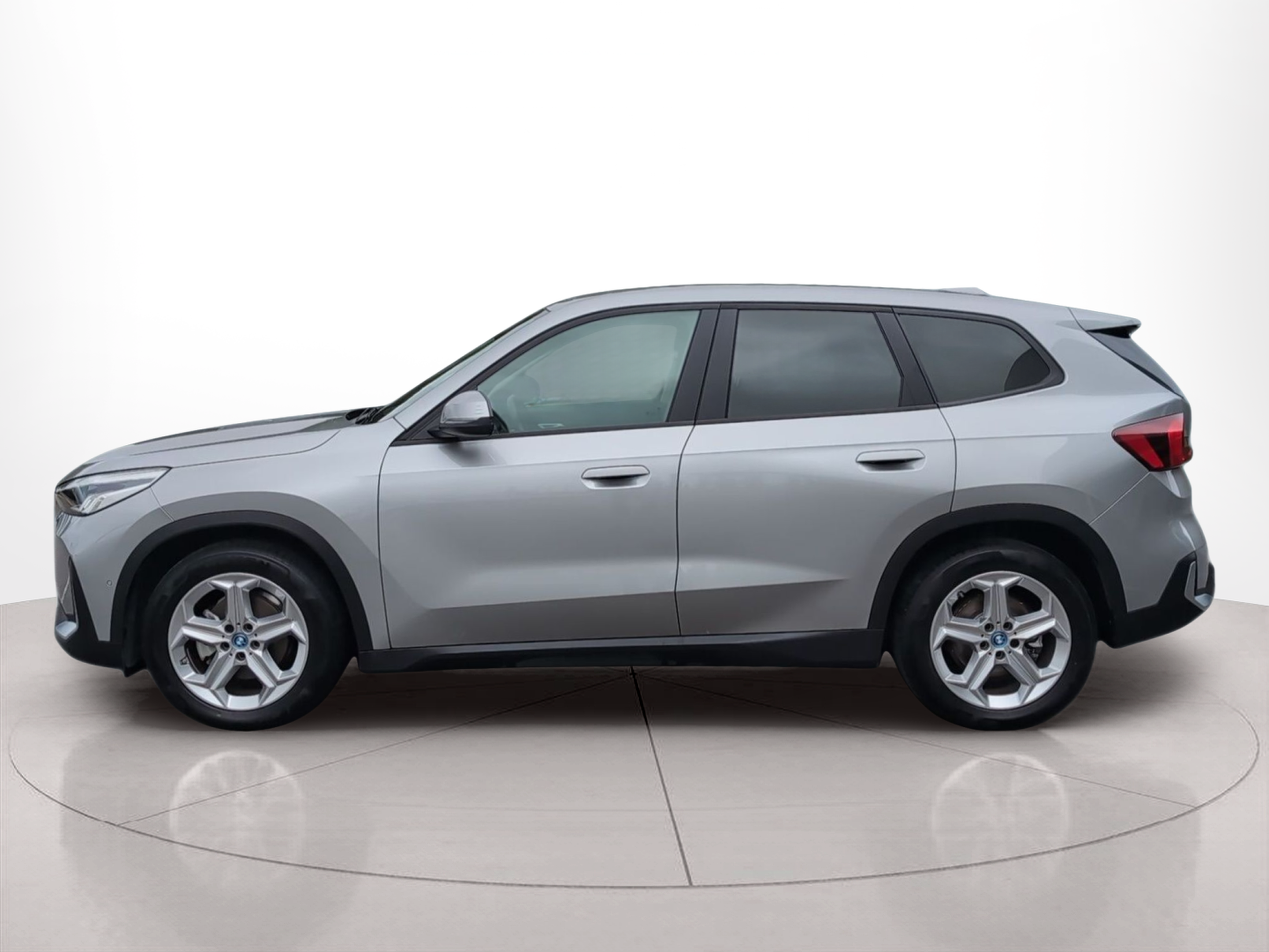 Fotos de BMW iX1 eDrive20 color Gris Plata. Año 2024. 150KW(204CV). Elétrico. En concesionario Caetano Santa Maria da Feira de Santa Maria da Feira