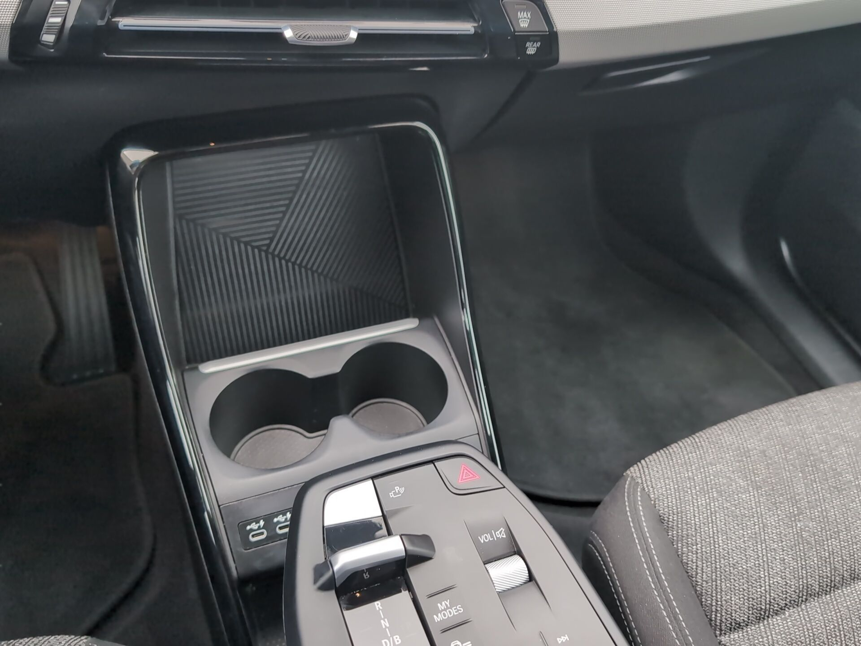 BMW iX1 eDrive20 color Gris Plata. Año 2024. 150KW(204CV). Elétrico. En concesionario Caetano Santa Maria da Feira de Santa Maria da Feira