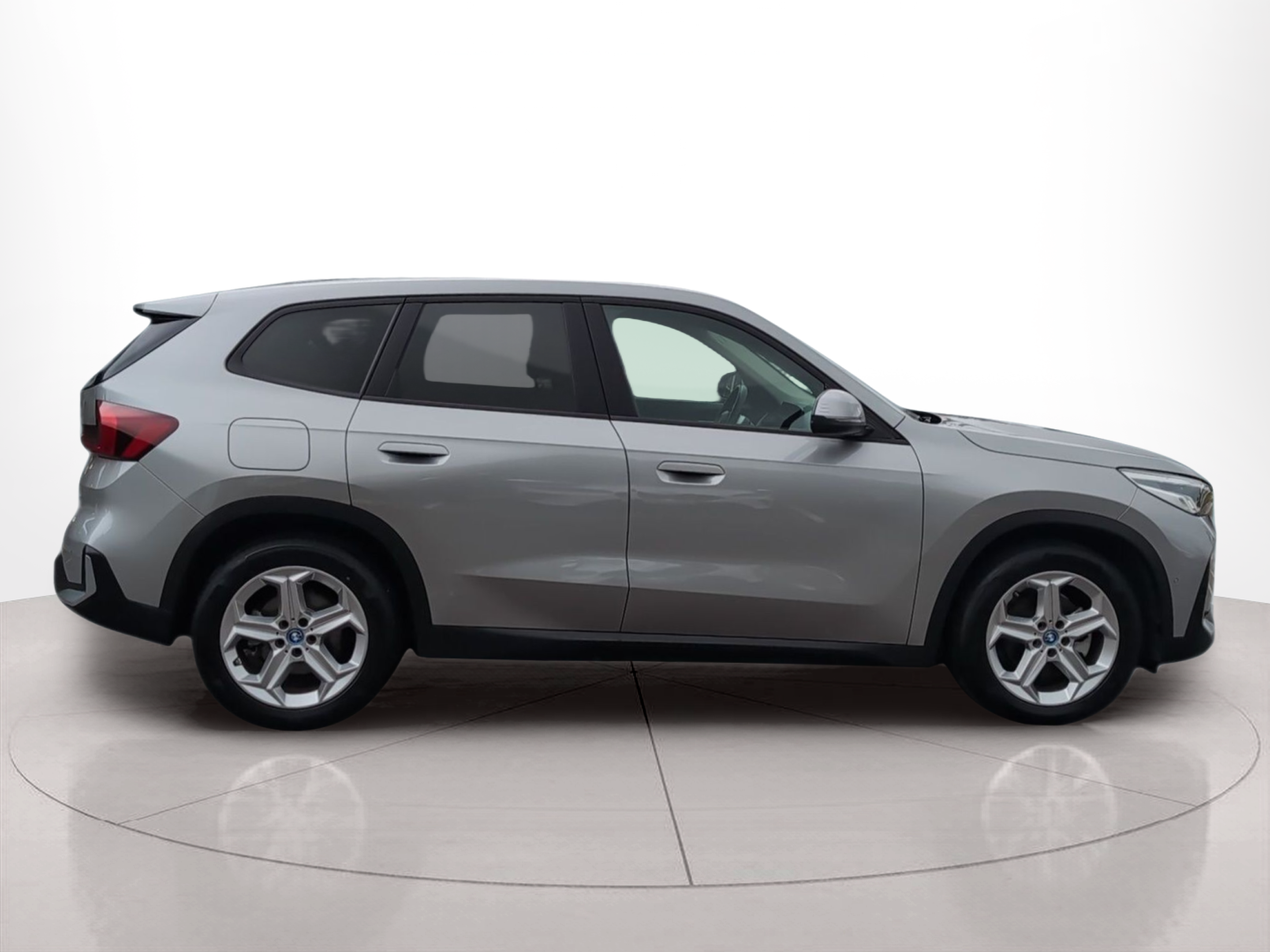 BMW iX1 eDrive20 color Gris Plata. Año 2024. 150KW(204CV). Elétrico. En concesionario Caetano Santa Maria da Feira de Santa Maria da Feira