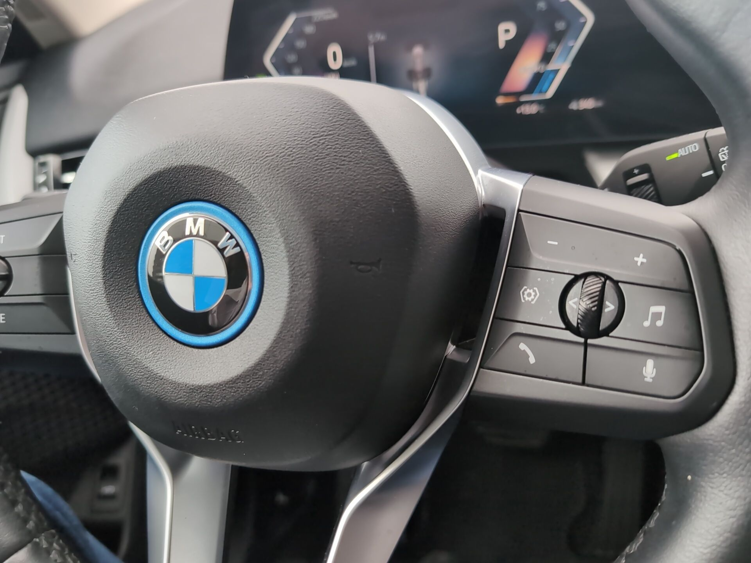 BMW iX1 eDrive20 color Gris Plata. Año 2024. 150KW(204CV). Elétrico. En concesionario Caetano Santa Maria da Feira de Santa Maria da Feira