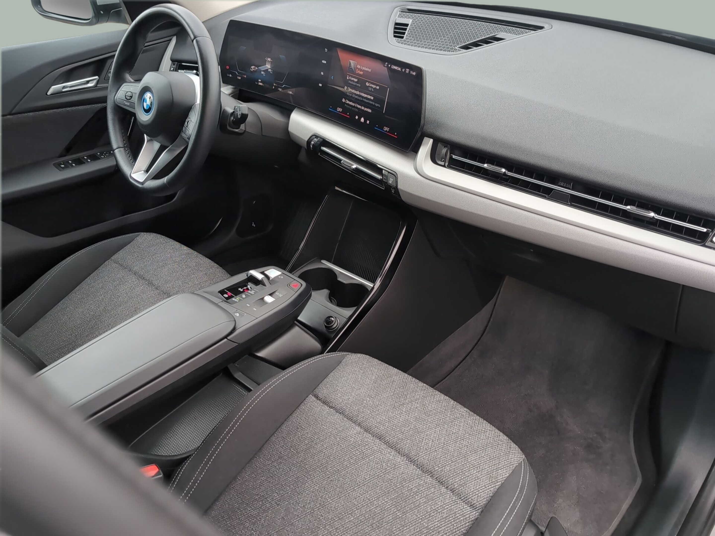 BMW iX1 eDrive20 color Gris Plata. Año 2024. 150KW(204CV). Elétrico. En concesionario Caetano Santa Maria da Feira de Santa Maria da Feira