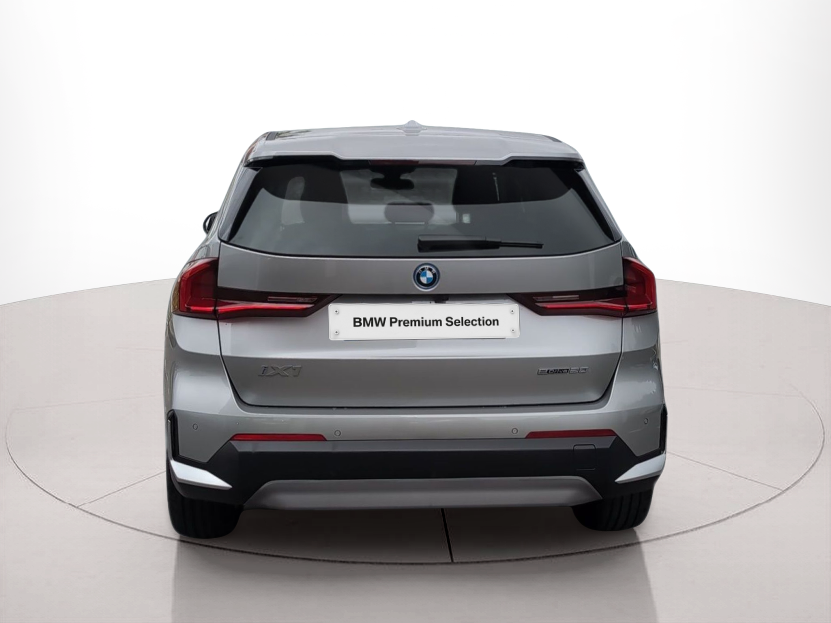 BMW iX1 eDrive20 color Gris Plata. Año 2024. 150KW(204CV). Elétrico. En concesionario Caetano Santa Maria da Feira de Santa Maria da Feira