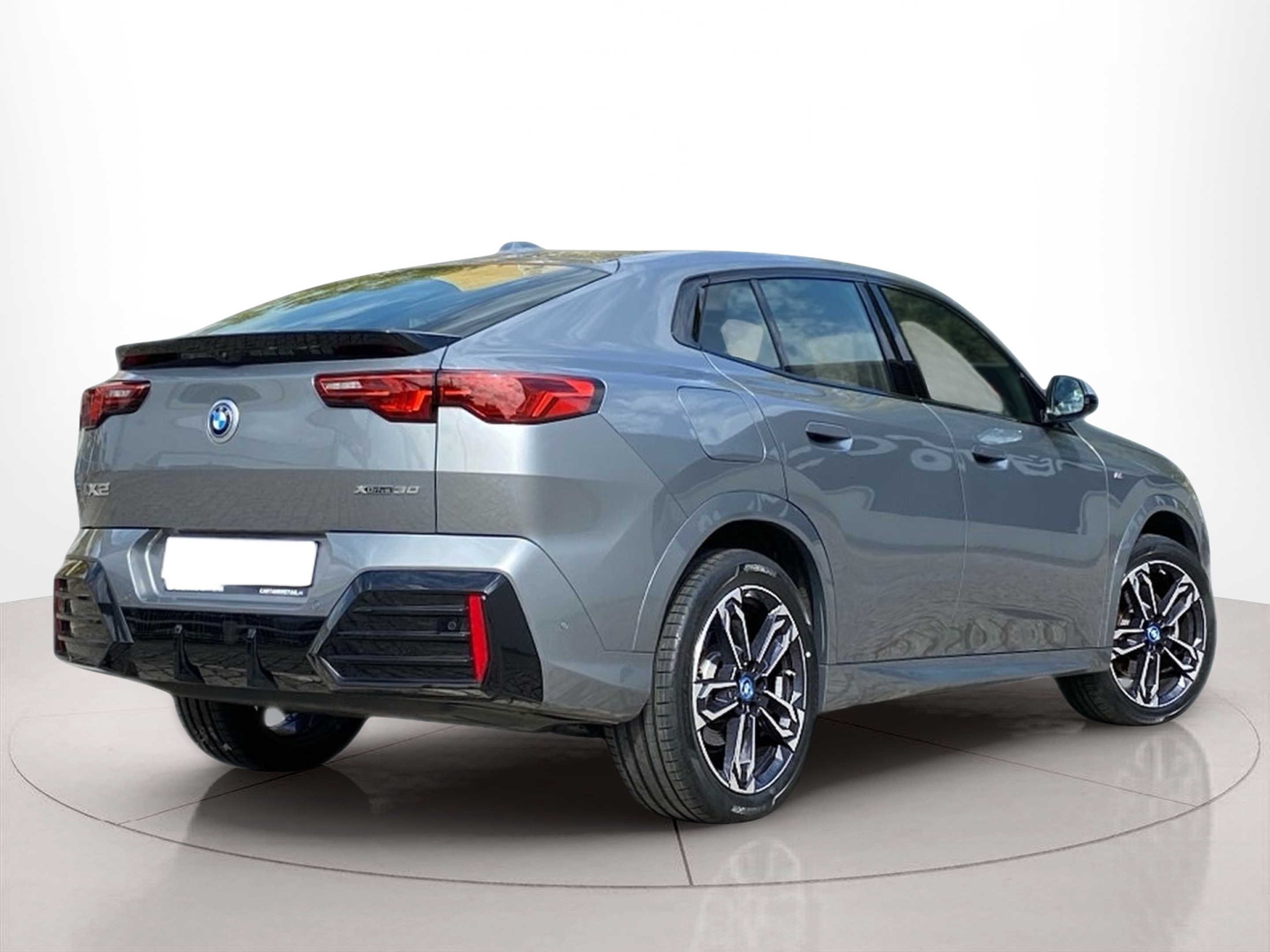 BMW iX2 xDrive30 color Gris. Año 2024. 230KW(313CV). Elétrico. En concesionario Caetano Baviera Lisboa de Lisboa