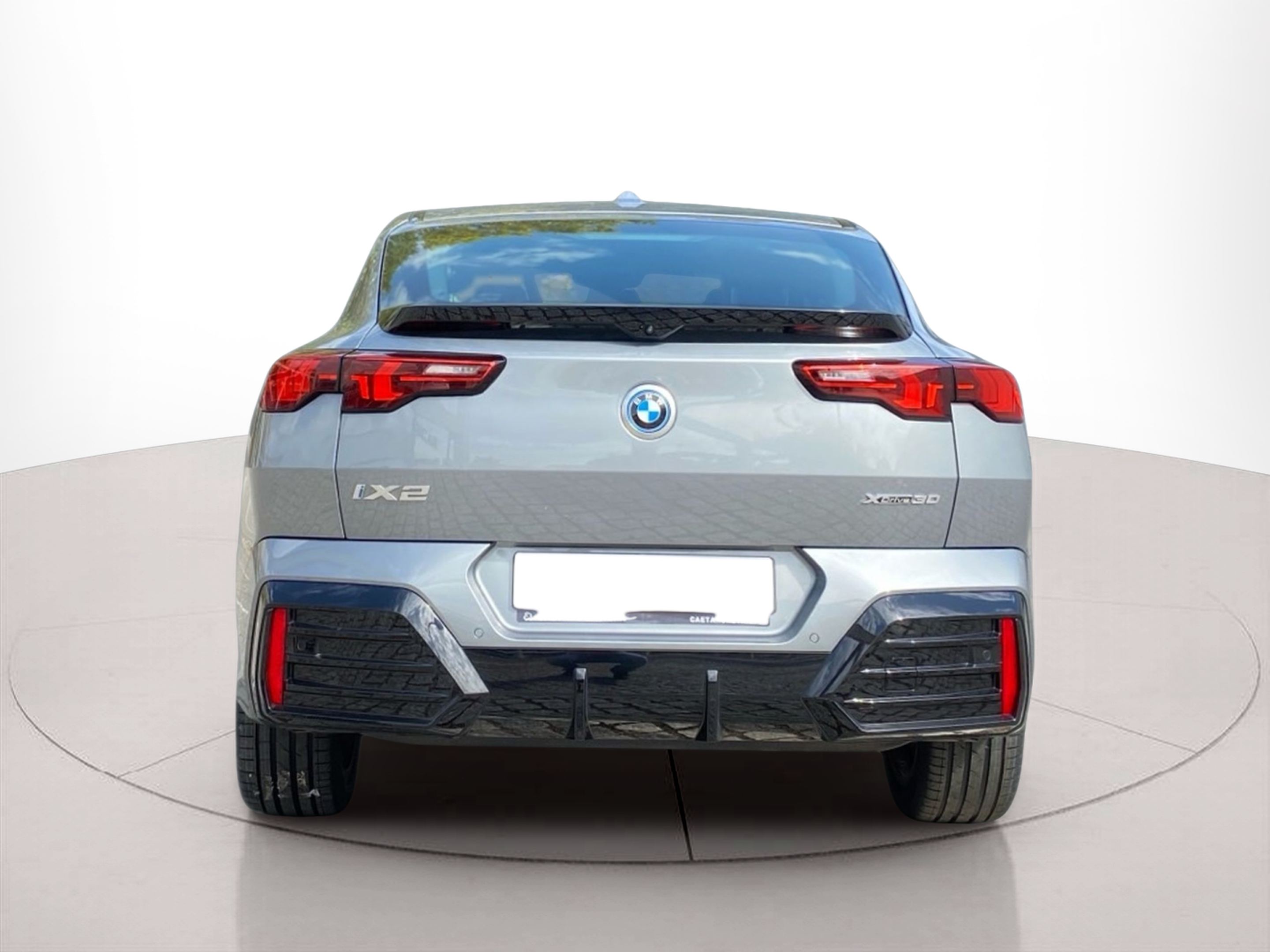 BMW iX2 xDrive30 color Gris. Año 2024. 230KW(313CV). Elétrico. En concesionario Caetano Baviera Lisboa de Lisboa