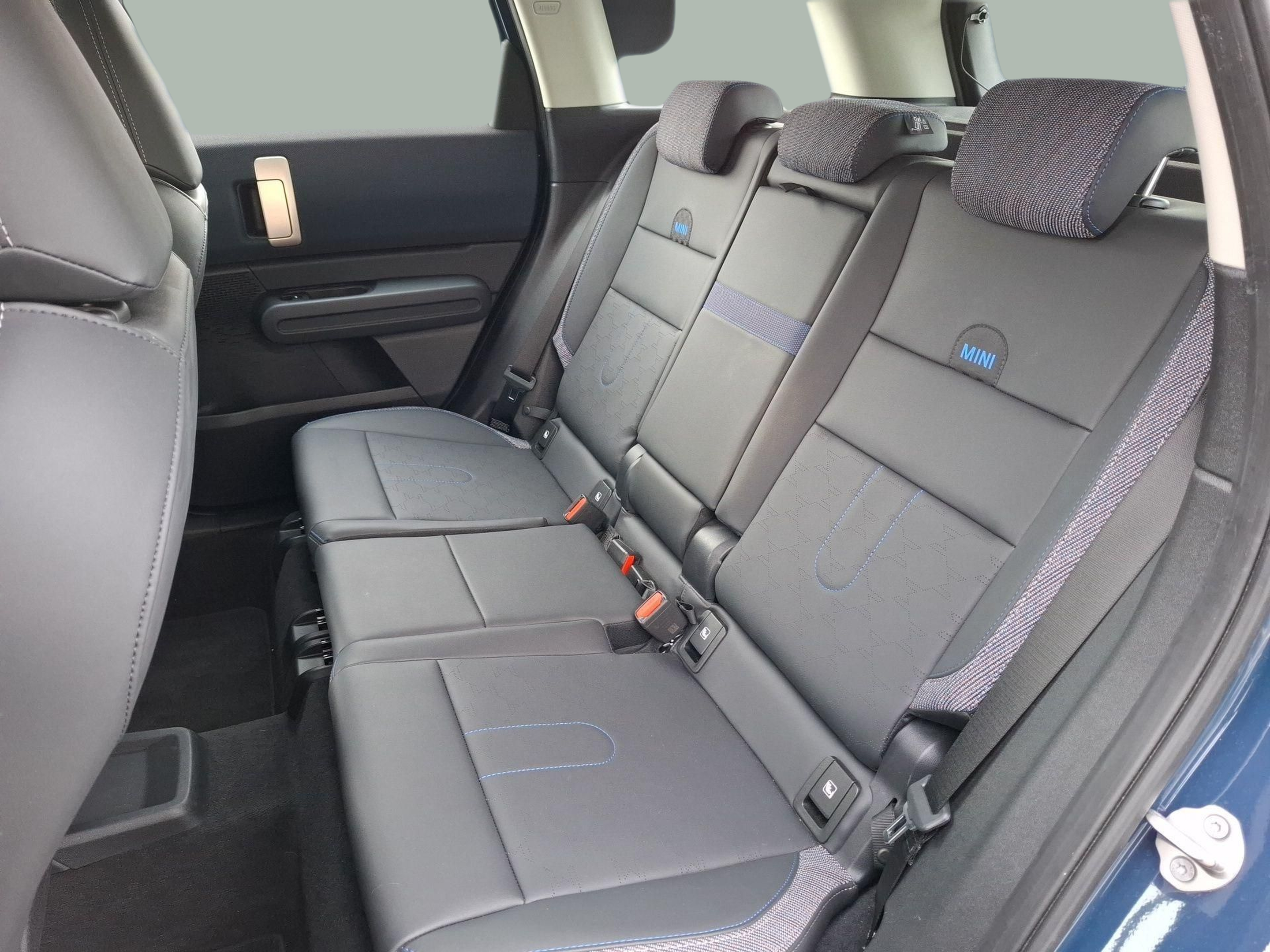 fotoG 16 del MINI MINI Countryman D 120 kW (163 CV) 163cv Diesel de 2024 em Vila Nova de Gaia