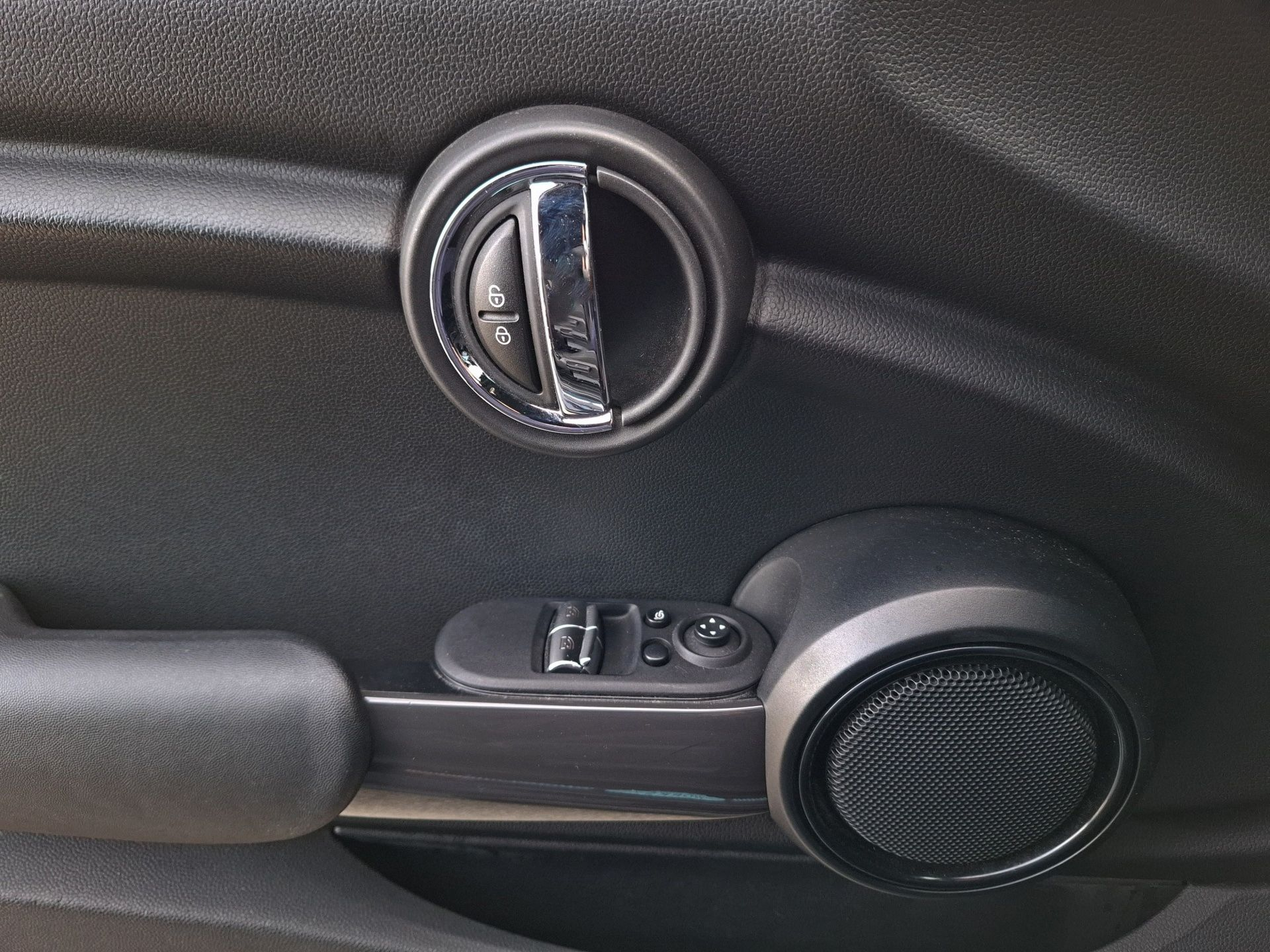 fotoG 17 del MINI MINI 3 Portas One 75 kW (102 CV) 102cv Gasolina de 2020 em Vila Nova de Gaia