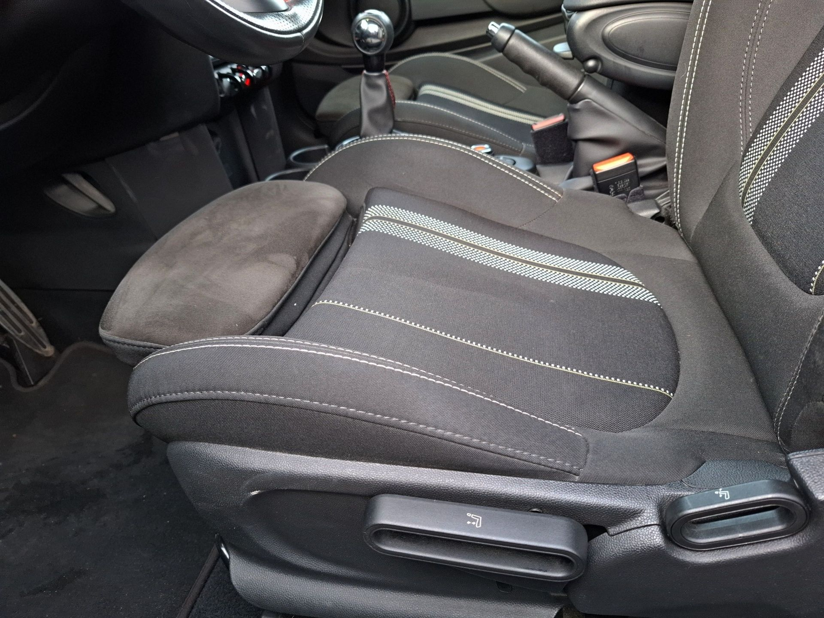 fotoG 14 del MINI MINI 3 Portas One 75 kW (102 CV) 102cv Gasolina de 2020 em Vila Nova de Gaia