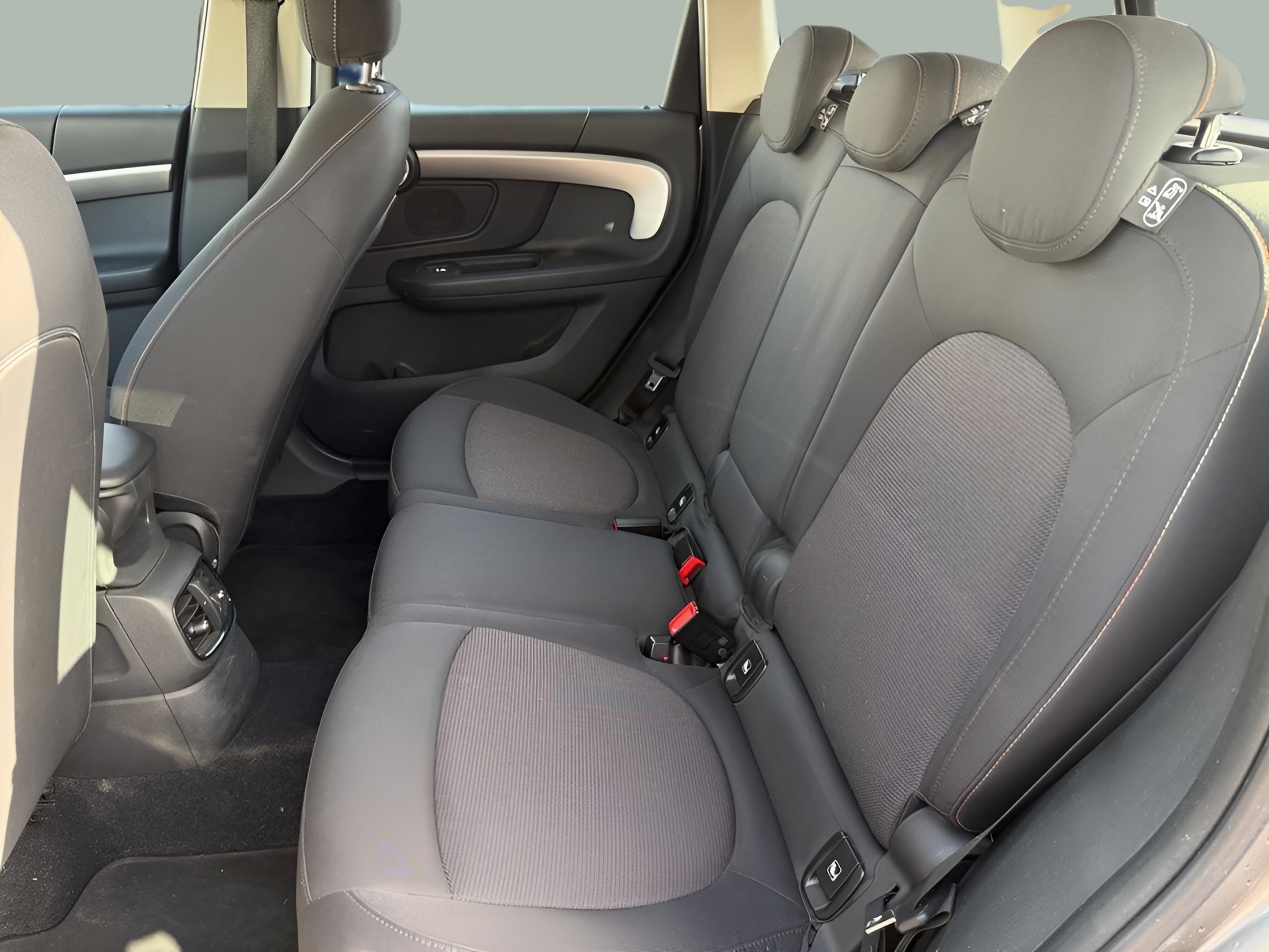 fotoG 8 del MINI MINI Countryman One 75 kW (102 CV) 102cv Gasolina de 2019 em Vila Nova de Gaia