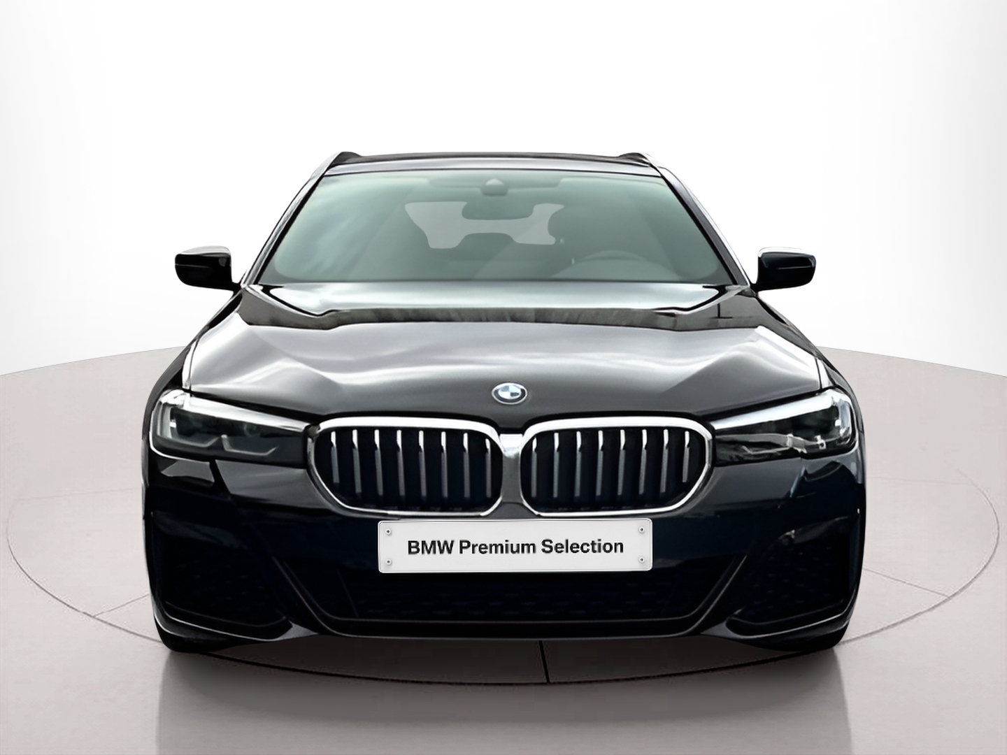 BMW Série 5 520d Touring color Negro. Año 2023. 140KW(190CV). Diesel. En concesionario MCoutinho - Vila Real de Vila Real