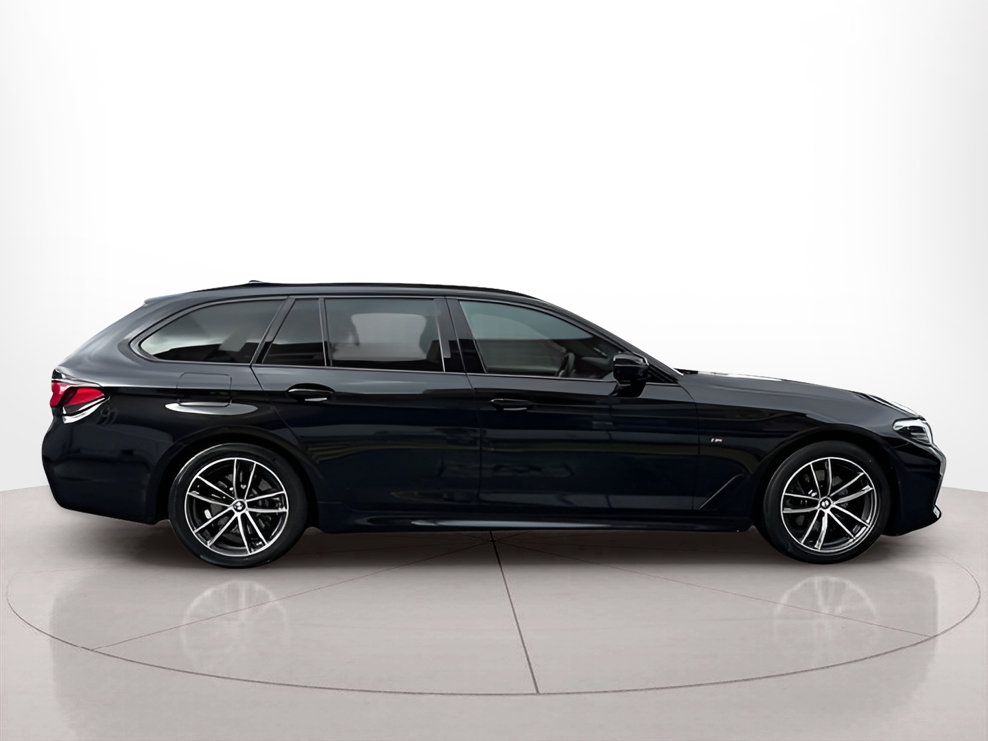 BMW Série 5 520d Touring color Negro. Año 2023. 140KW(190CV). Diesel. En concesionario MCoutinho - Vila Real de Vila Real