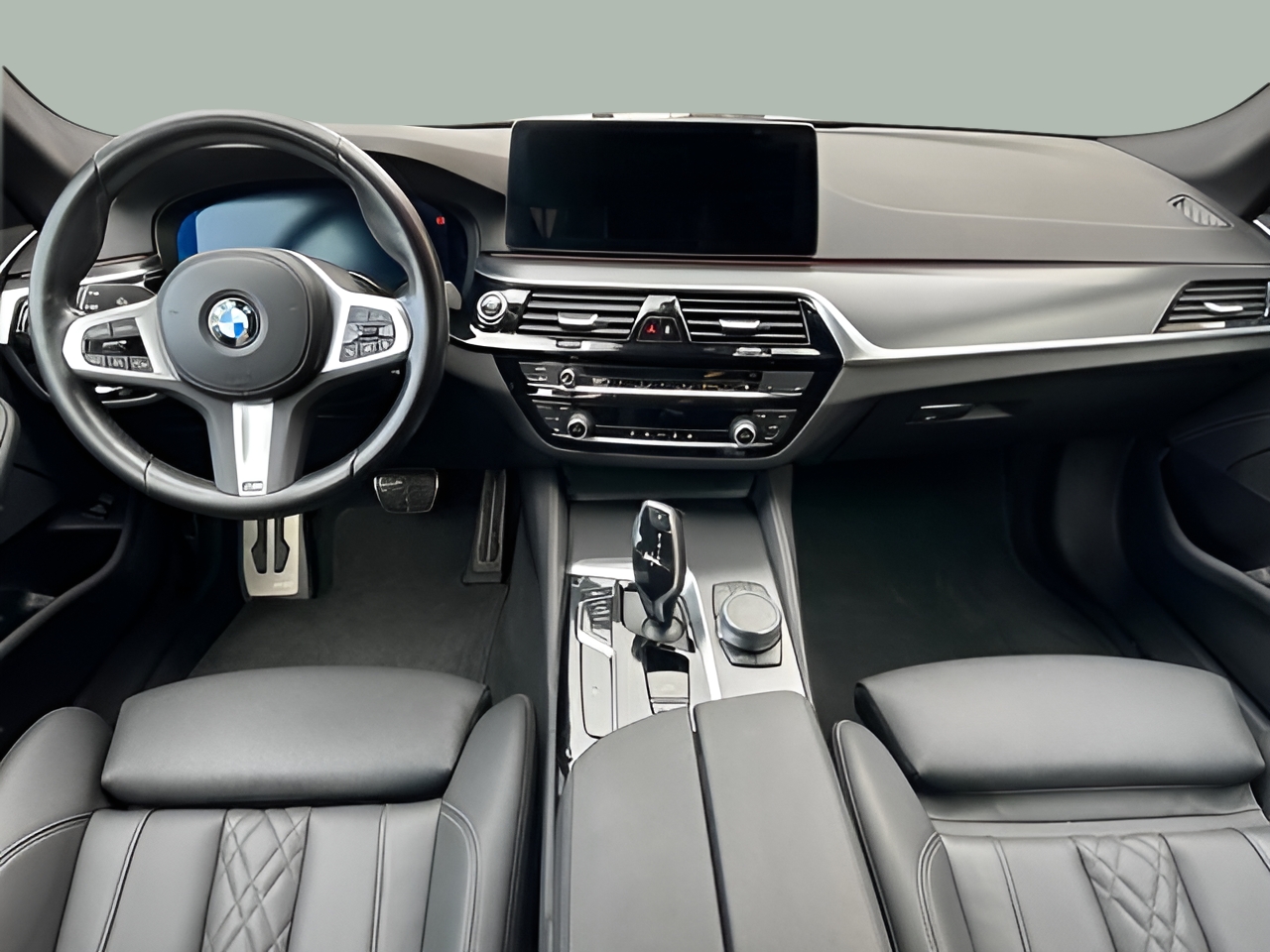 BMW Série 5 520d Touring color Negro. Año 2023. 140KW(190CV). Diesel. En concesionario MCoutinho - Vila Real de Vila Real