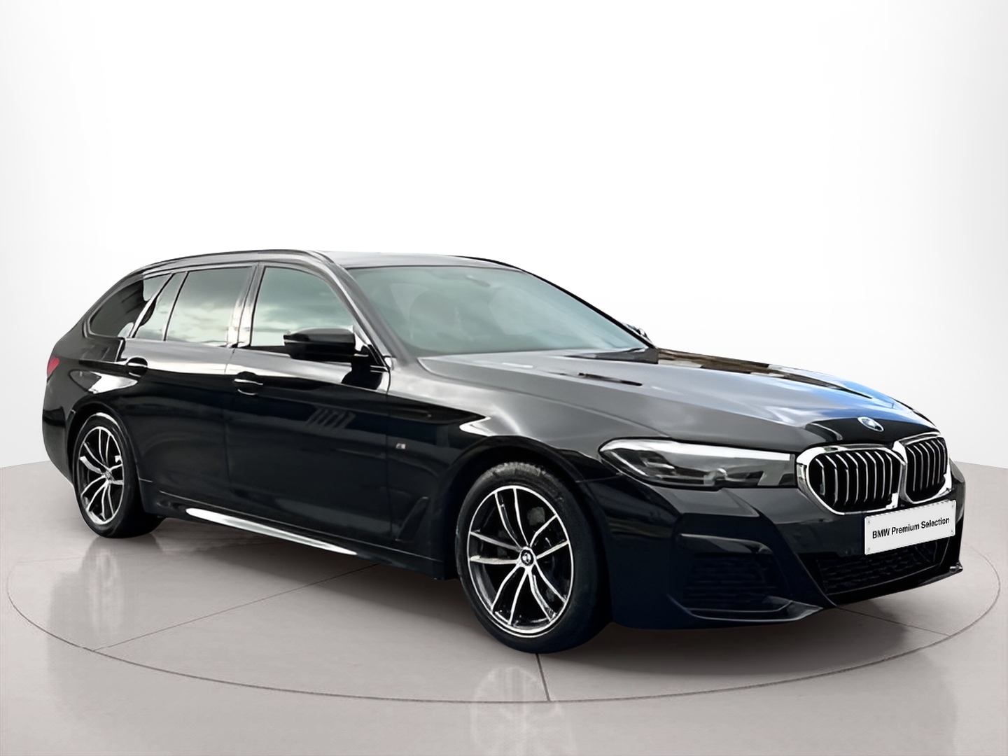 BMW Série 5 520d Touring color Negro. Año 2023. 140KW(190CV). Diesel. En concesionario MCoutinho - Vila Real de Vila Real