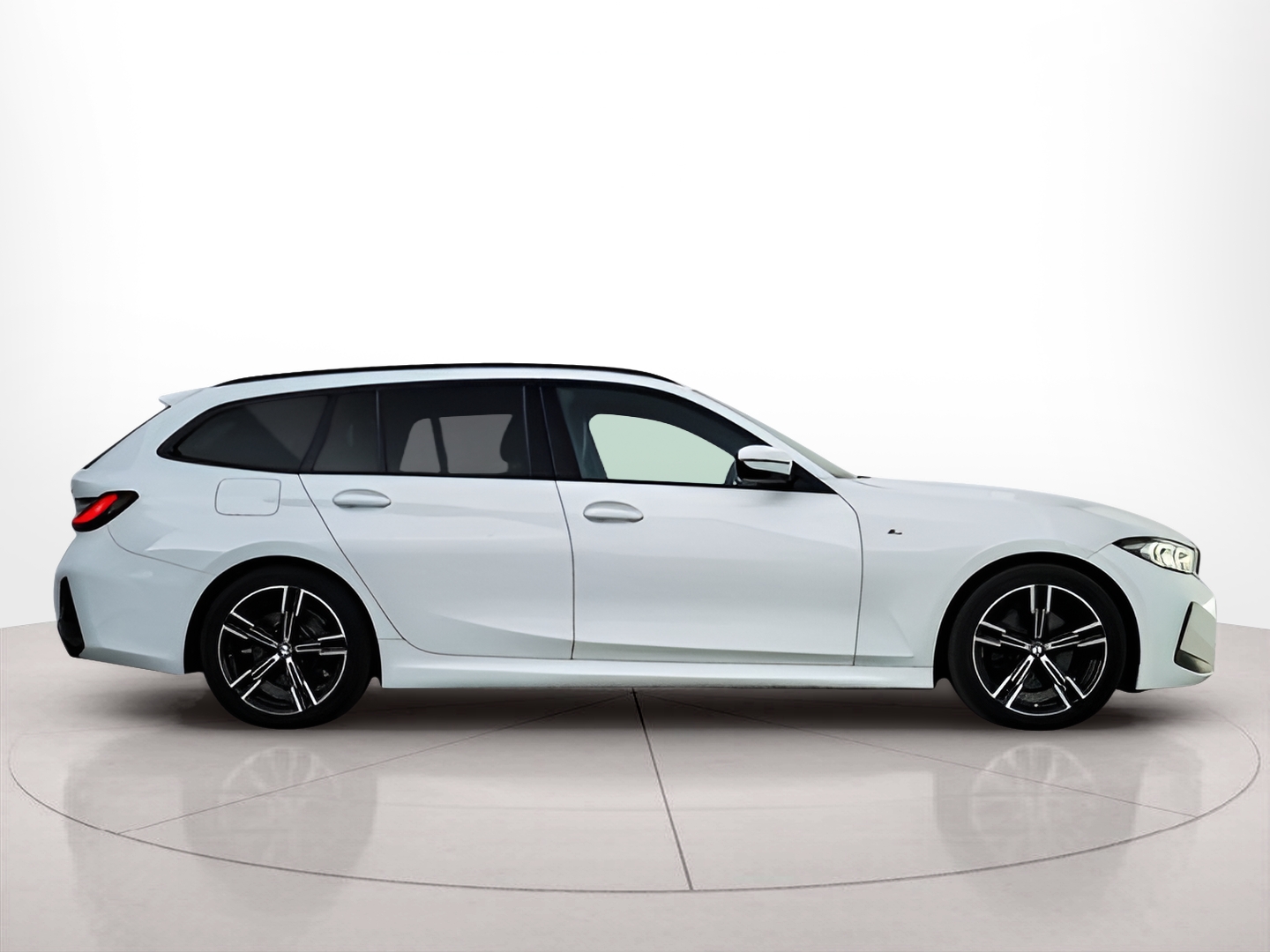BMW Série 3 320d Touring color Blanco. Año 2023. 140KW(190CV). Diesel. En concesionario MCoutinho Bomcar Leiria de Leiria