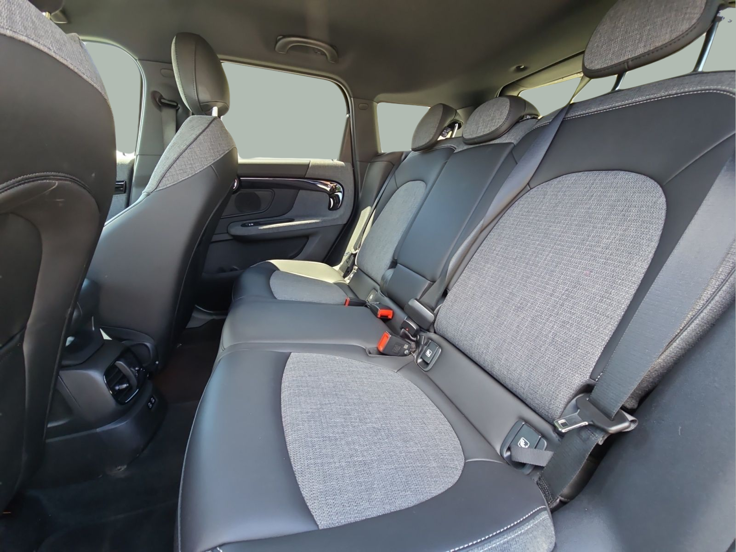 fotoG 8 del MINI MINI Countryman Cooper S E ALL4 162 kW (220 CV) 220cv Elétrico / Gasolina Híbrido de 2023 em Bragança