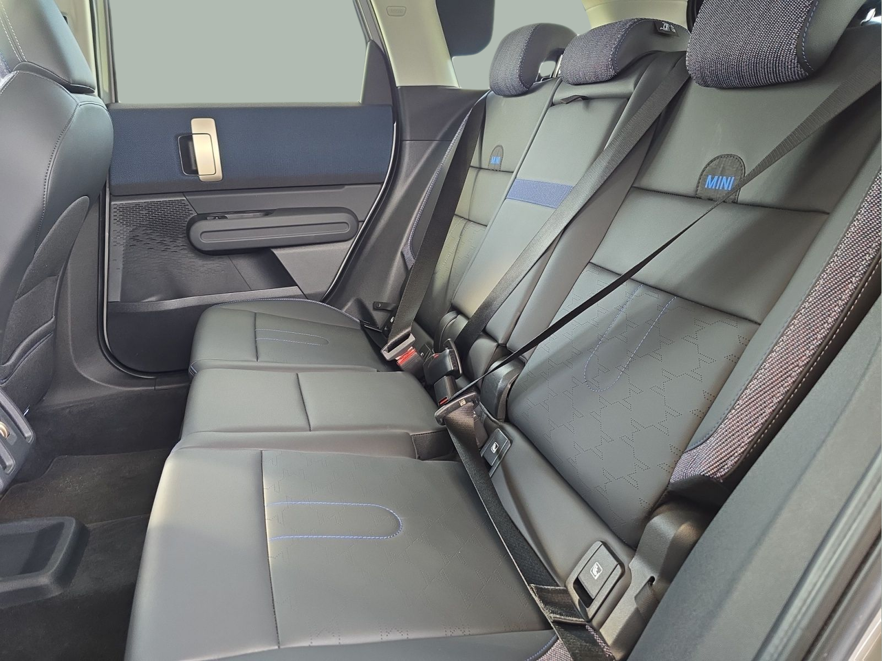 fotoG 8 del MINI MINI Countryman Cooper 125 kW (170 CV) 170cv Gasolina de 2024 em Bragança