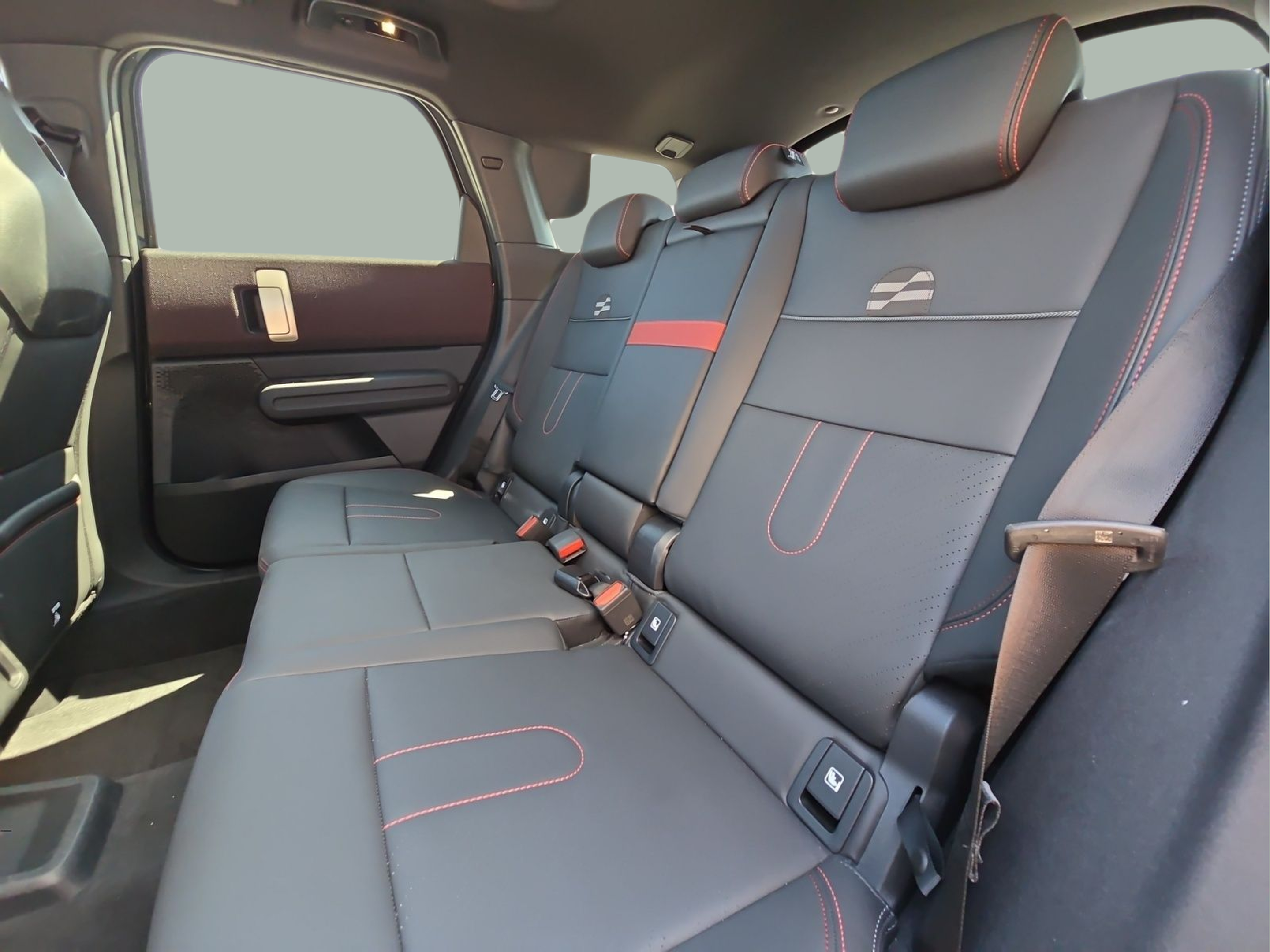 fotoG 8 del MINI MINI Countryman John Cooper Works ALL4 221 kW (300 CV) 300cv Gasolina de 2024 em Bragança