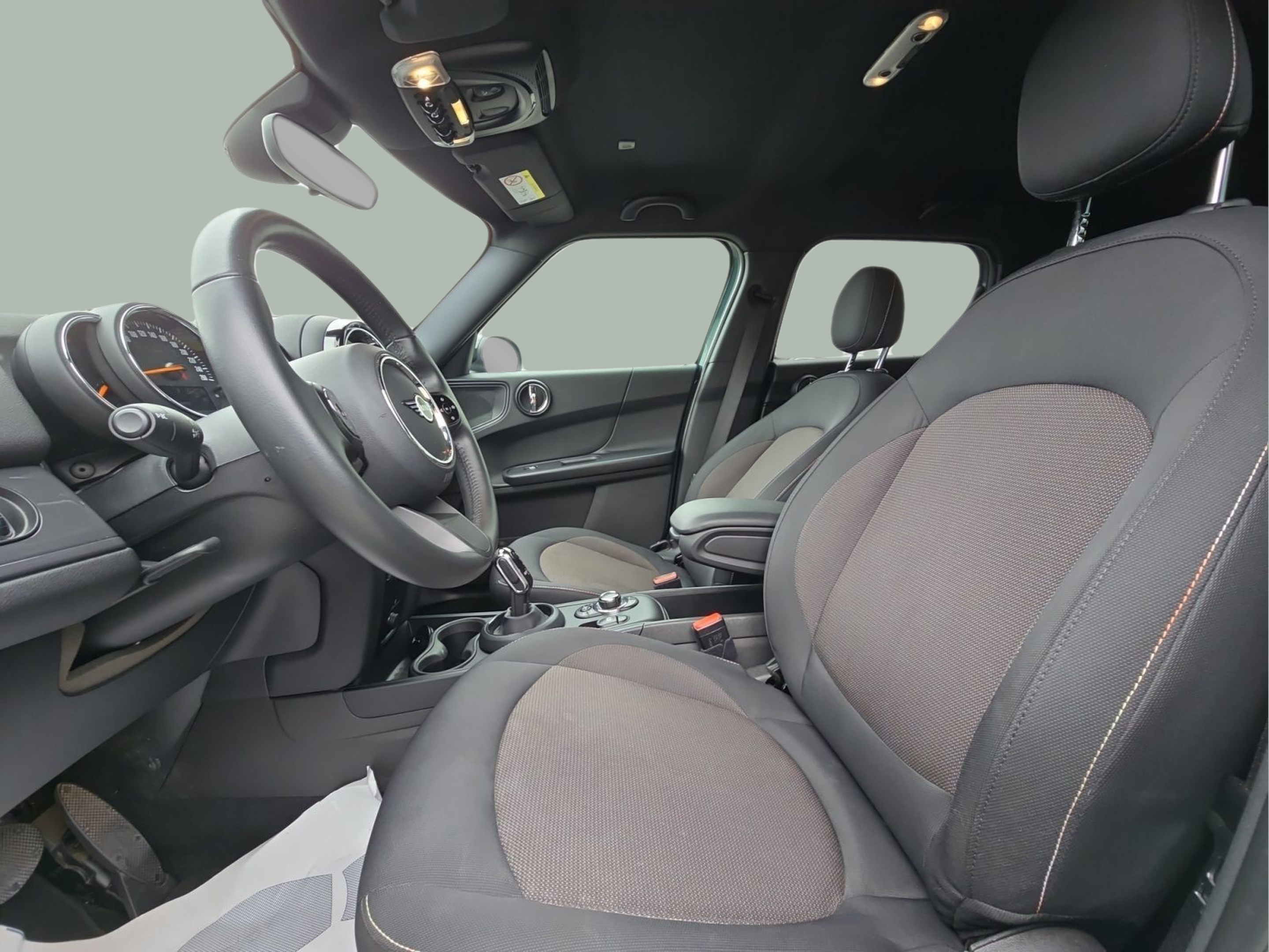 fotoG 12 del MINI MINI Countryman One 75 kW (102 CV) 102cv Gasolina de 2022 em Bragança