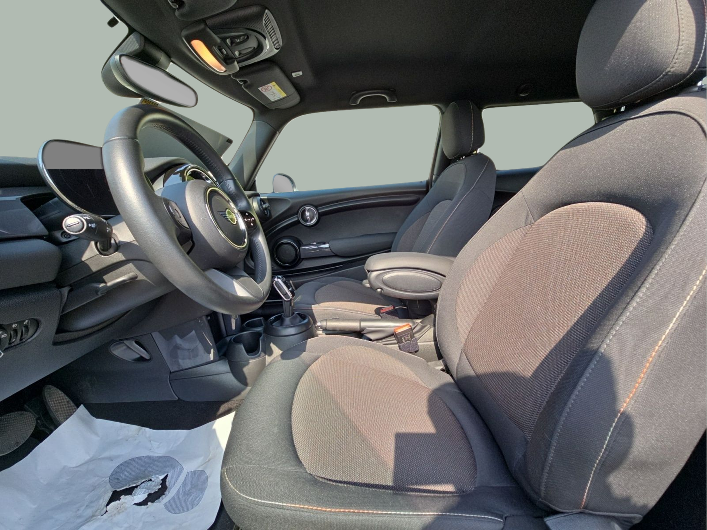 fotoG 12 del MINI MINI 3 Portas Cooper 100 kW (136 CV) 136cv Gasolina de 2024 em Bragança