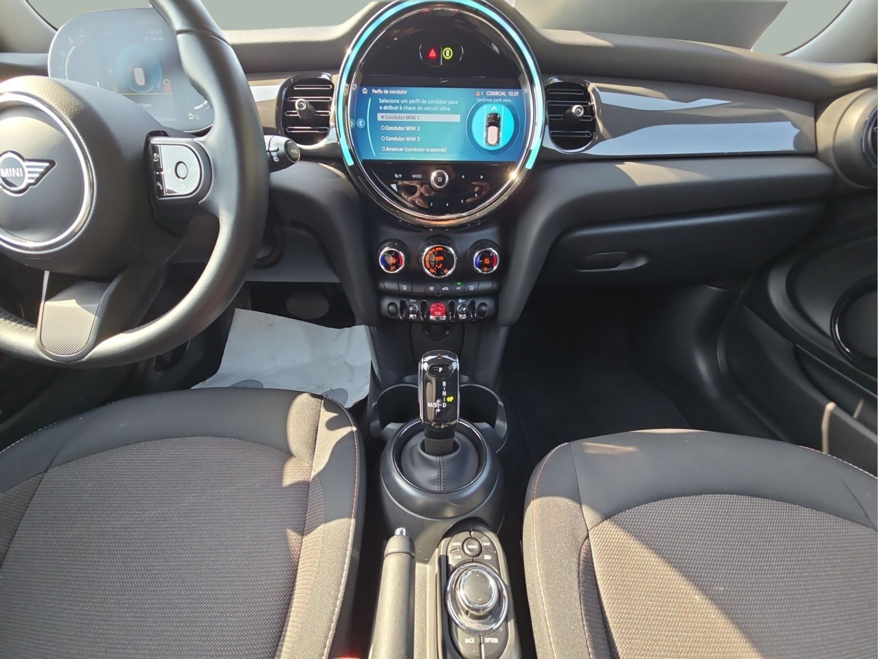 fotoG 14 del MINI MINI 3 Portas Cooper 100 kW (136 CV) 136cv Gasolina de 2024 em Bragança