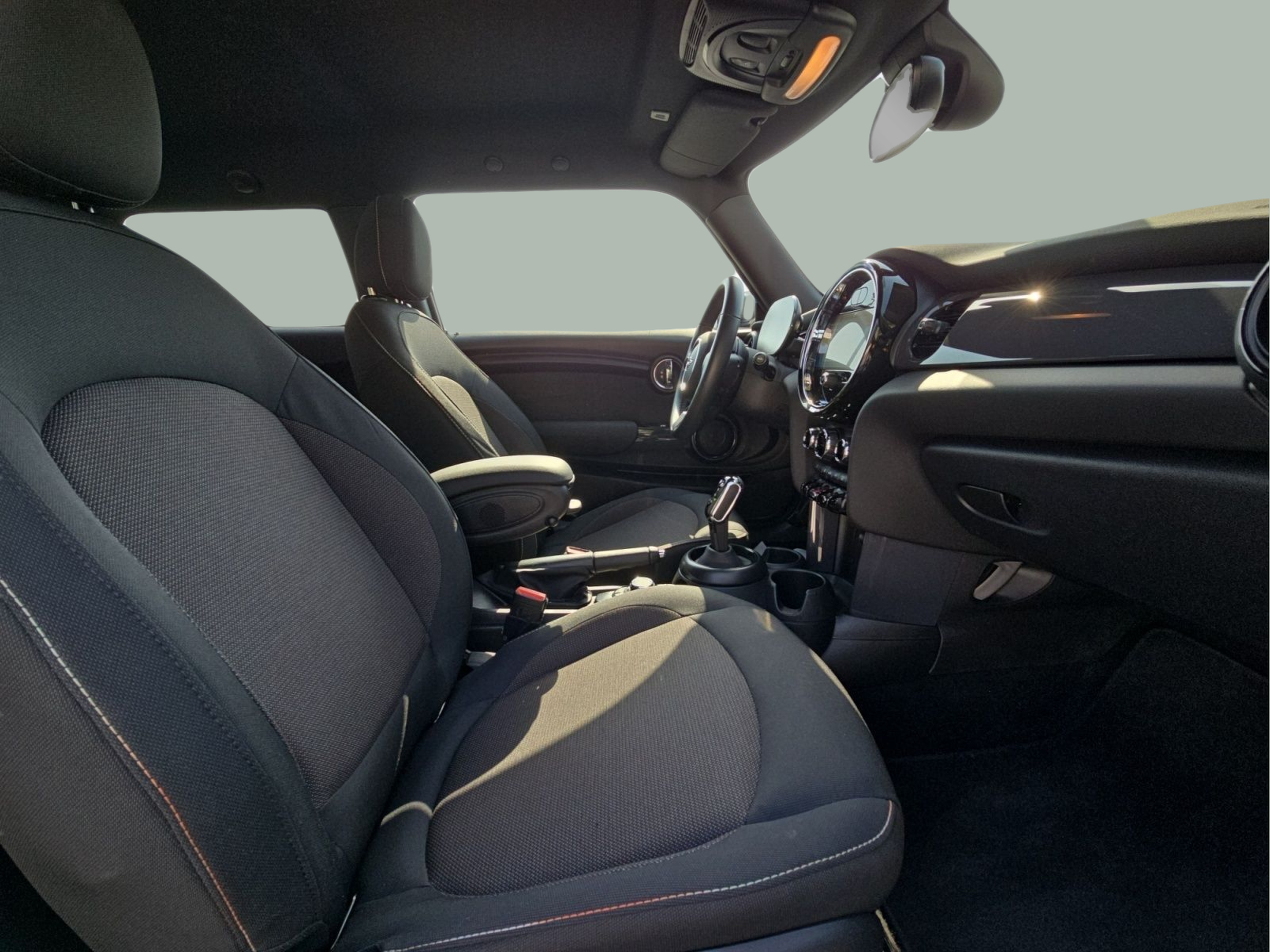 fotoG 7 del MINI MINI 3 Portas Cooper 100 kW (136 CV) 136cv Gasolina de 2024 em Bragança