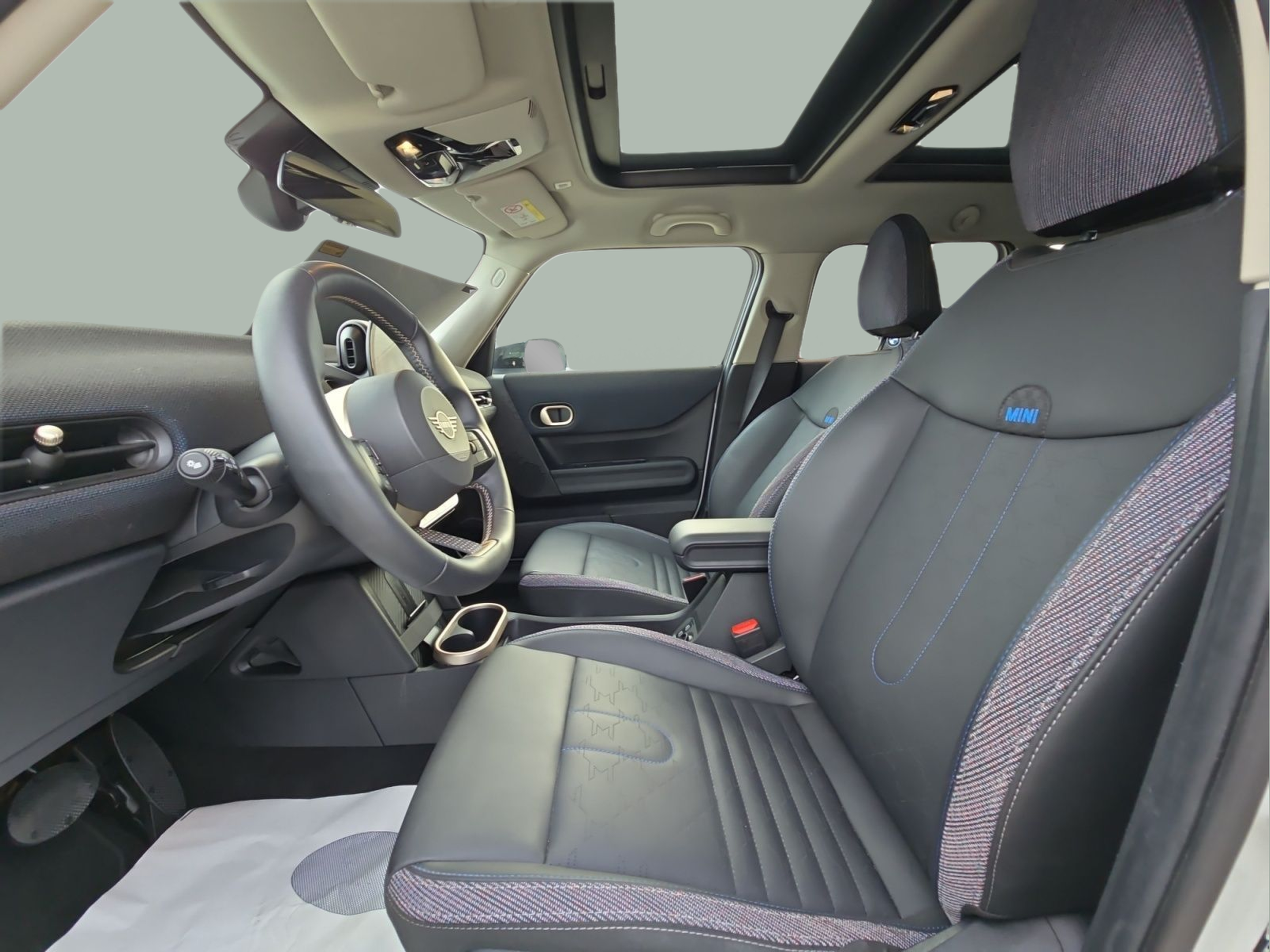fotoG 12 del MINI MINI 5 Portas Cooper 115 kW (156 CV) 156cv Gasolina de 2025 em Bragança