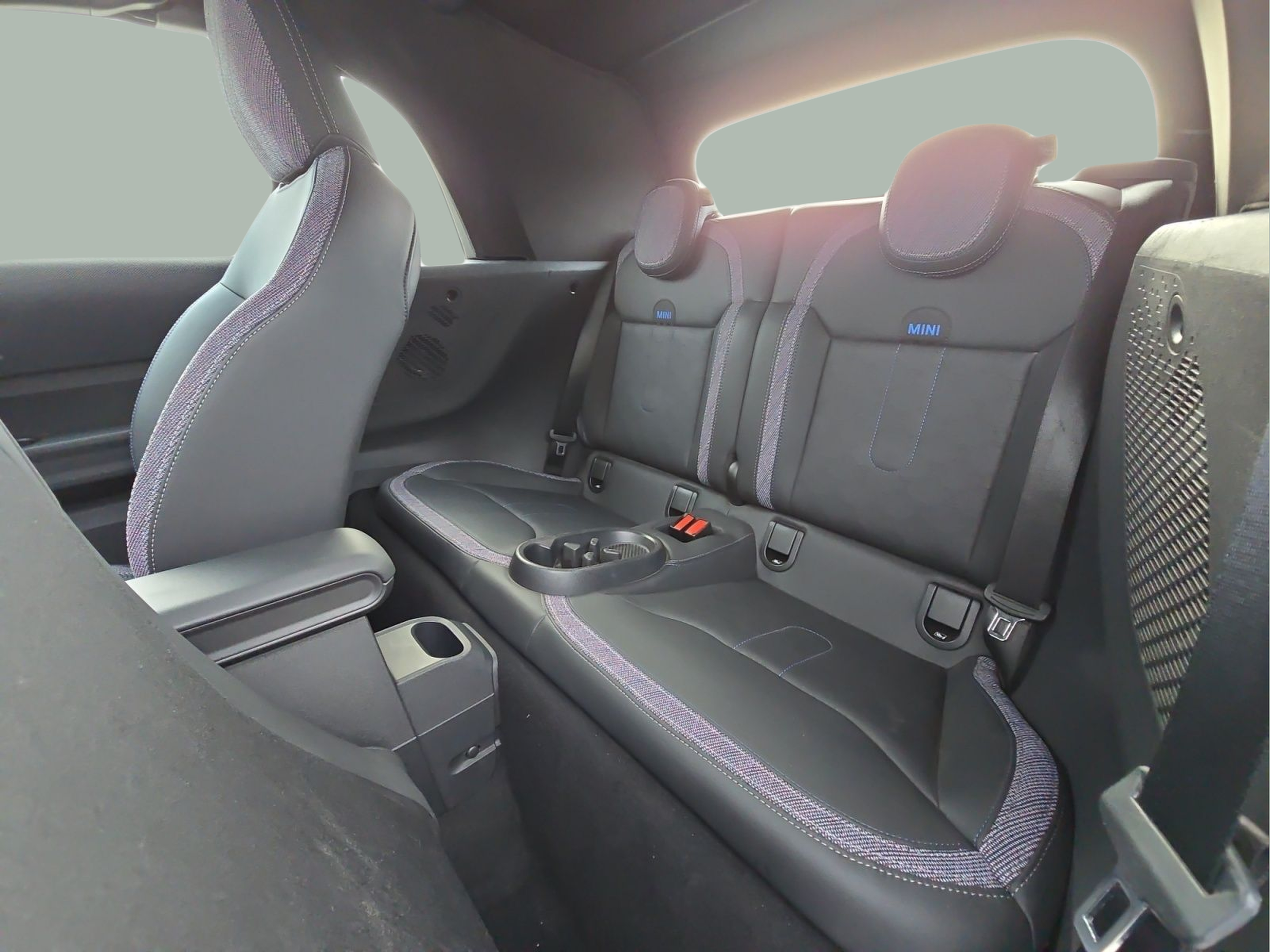 fotoG 8 del MINI MINI Cabrio Cooper 120 kW (163 CV) 163cv Gasolina de 2025 em Bragança