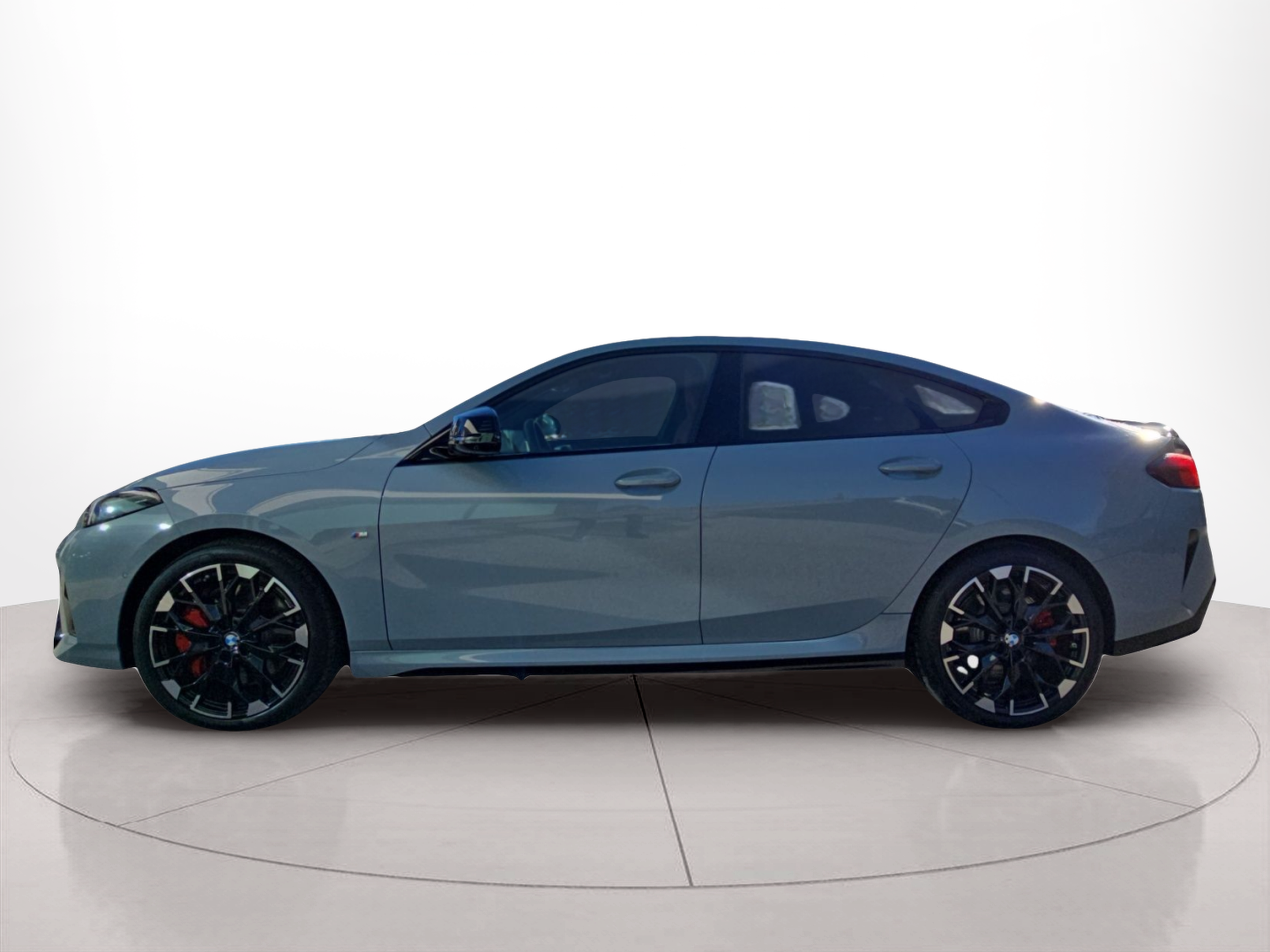 Fotos de BMW Série 2 M235i Gran Coupe color Gris. Año 2025. 221KW(300CV). Gasolina. En concesionario MCoutinho Bomcar Leiria de Leiria