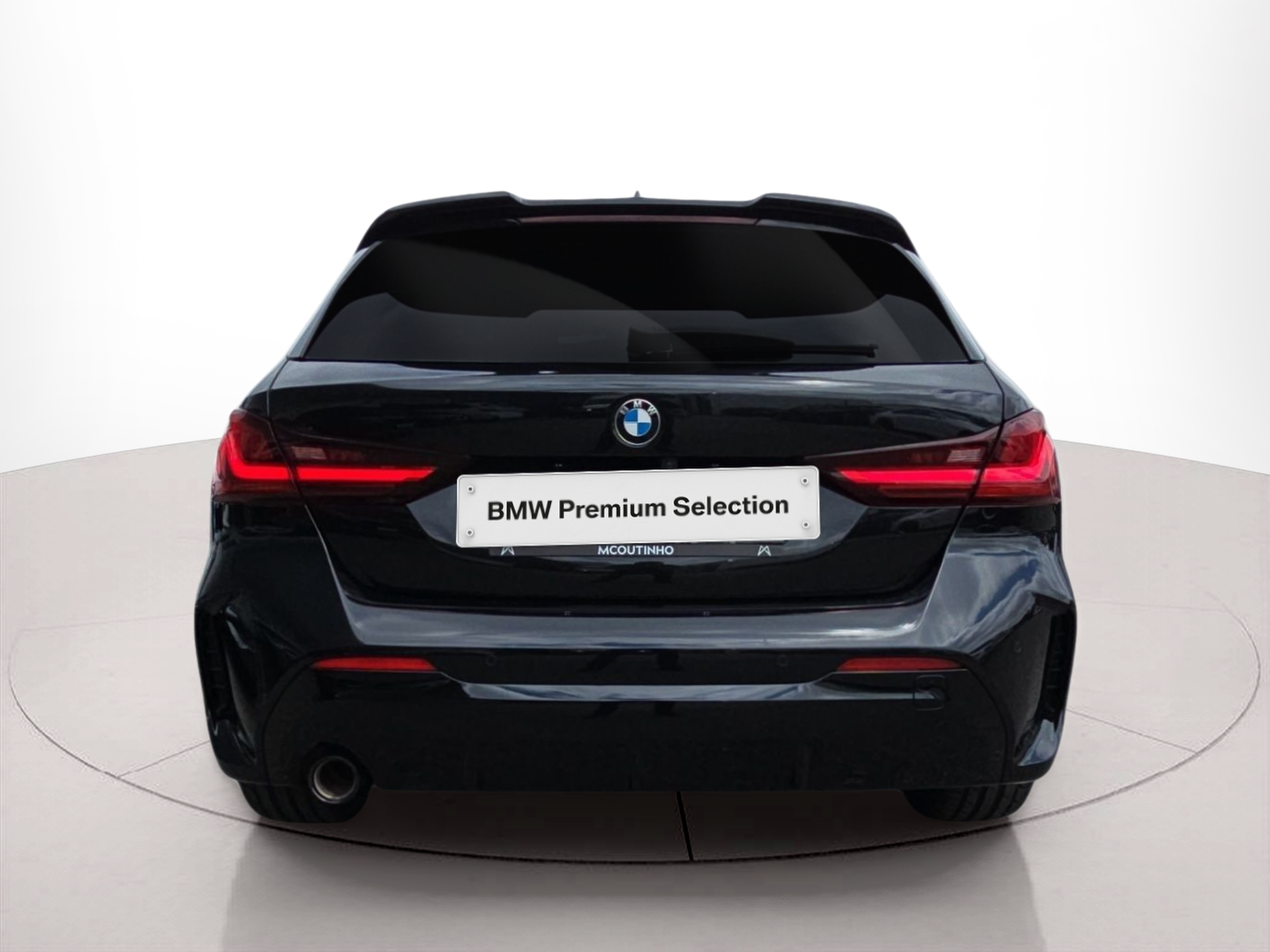 BMW Série 1 116d color Negro. Año 2023. 85KW(116CV). Diesel. En concesionario MCoutinho - Viseu de Viseu