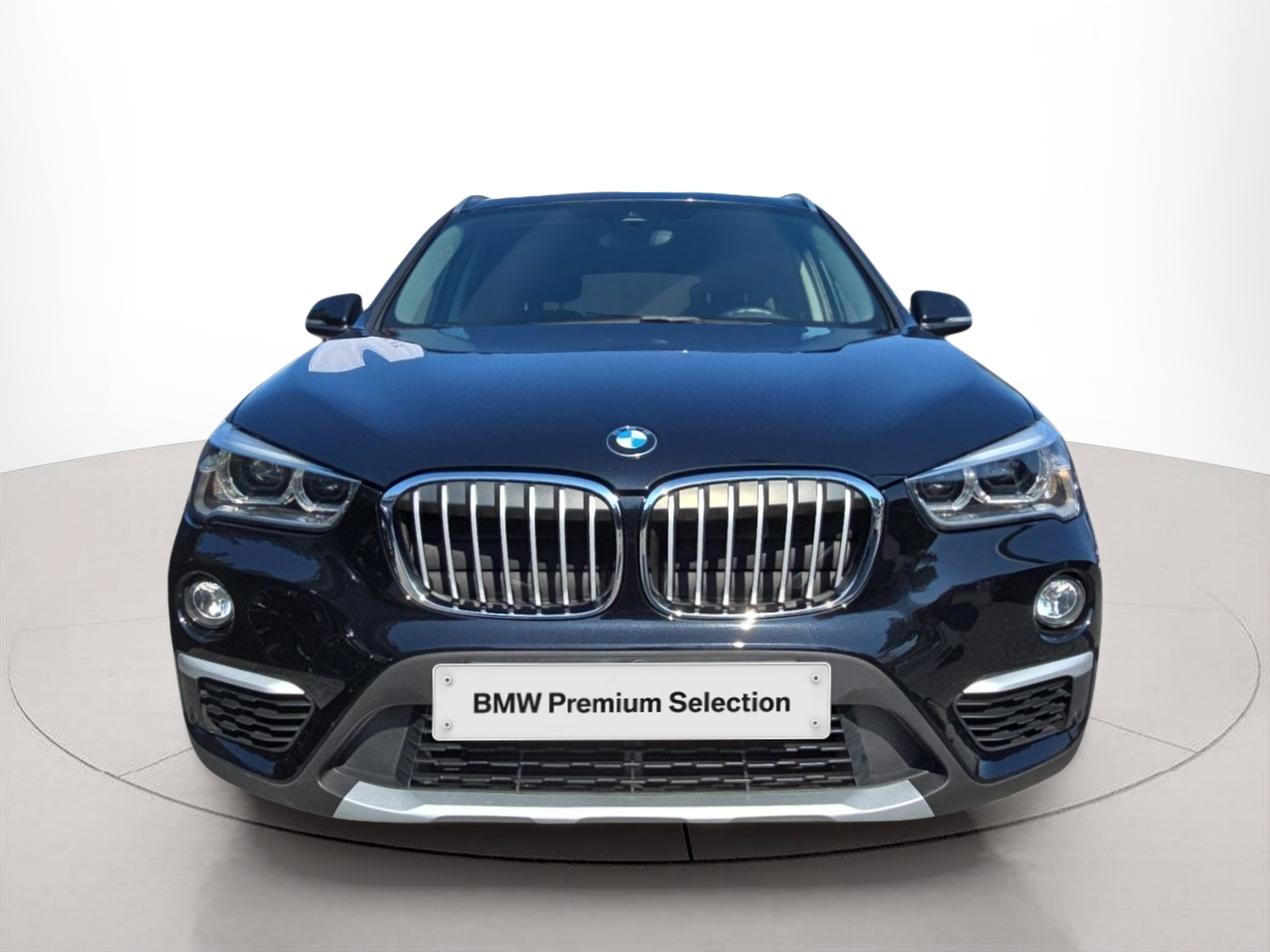 Fotos de BMW X1 sDrive16d color Negro. Año 2017. 85KW(116CV). Diesel. En concesionario MCoutinho Bomcar Coimbra de Coimbra