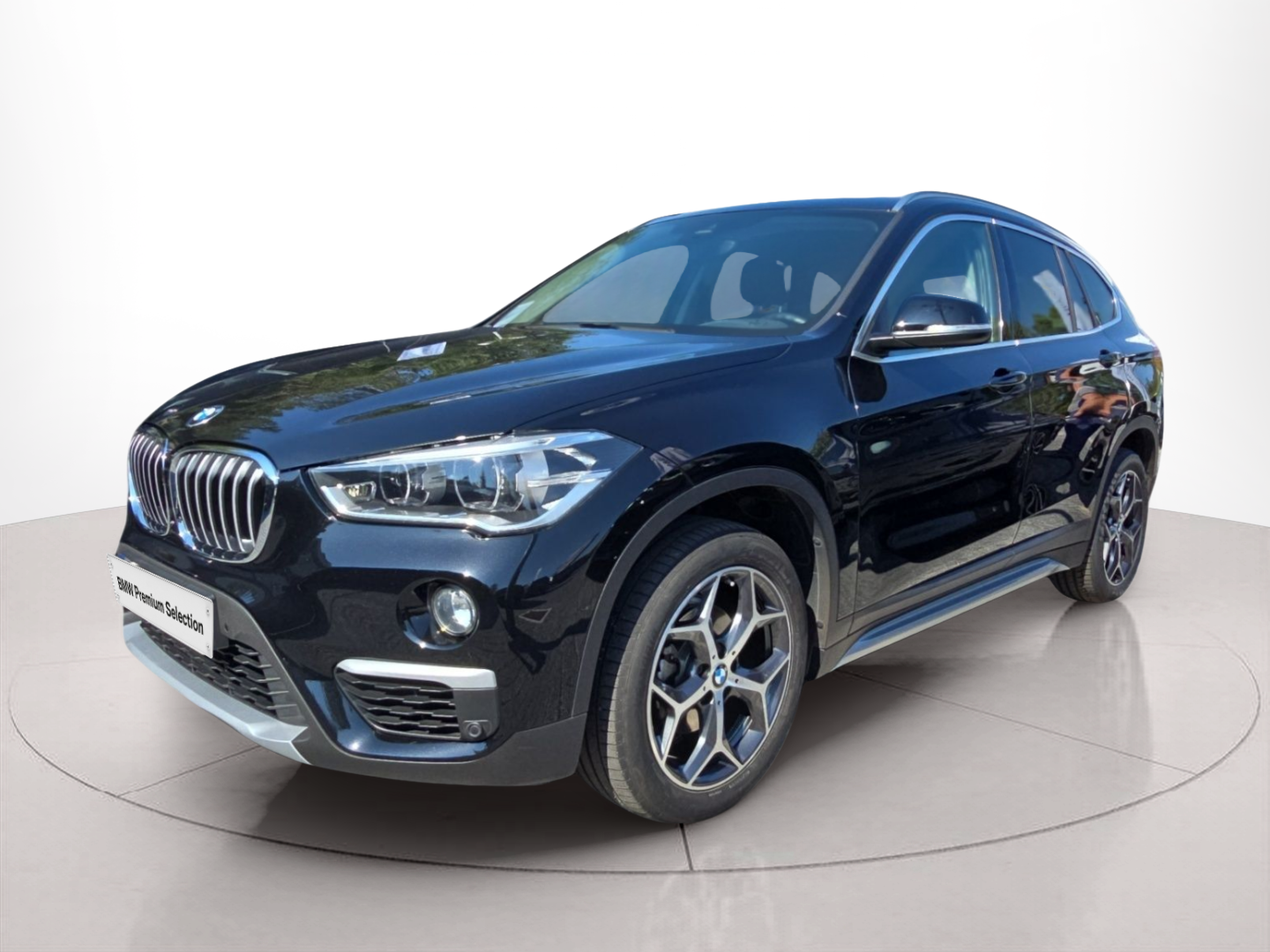 Fotos de BMW X1 sDrive16d color Negro. Año 2017. 85KW(116CV). Diesel. En concesionario MCoutinho Bomcar Coimbra de Coimbra