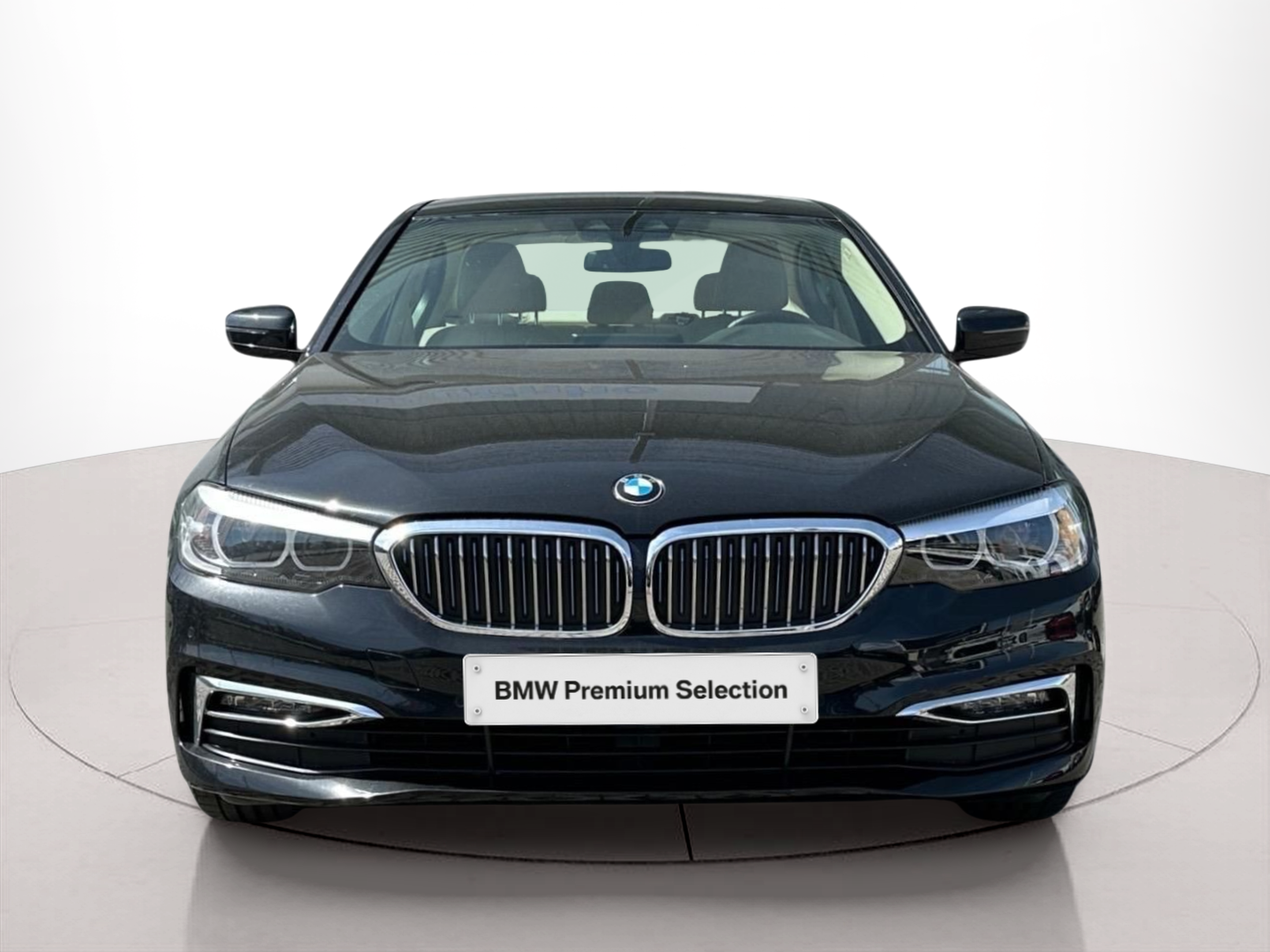 Fotos de BMW Série 5 530e Berlina color Negro. Año 2018. 185KW(252CV). Elétrico / Gasolina Híbrido. En concesionario MCoutinho Bomcar Leiria de Leiria