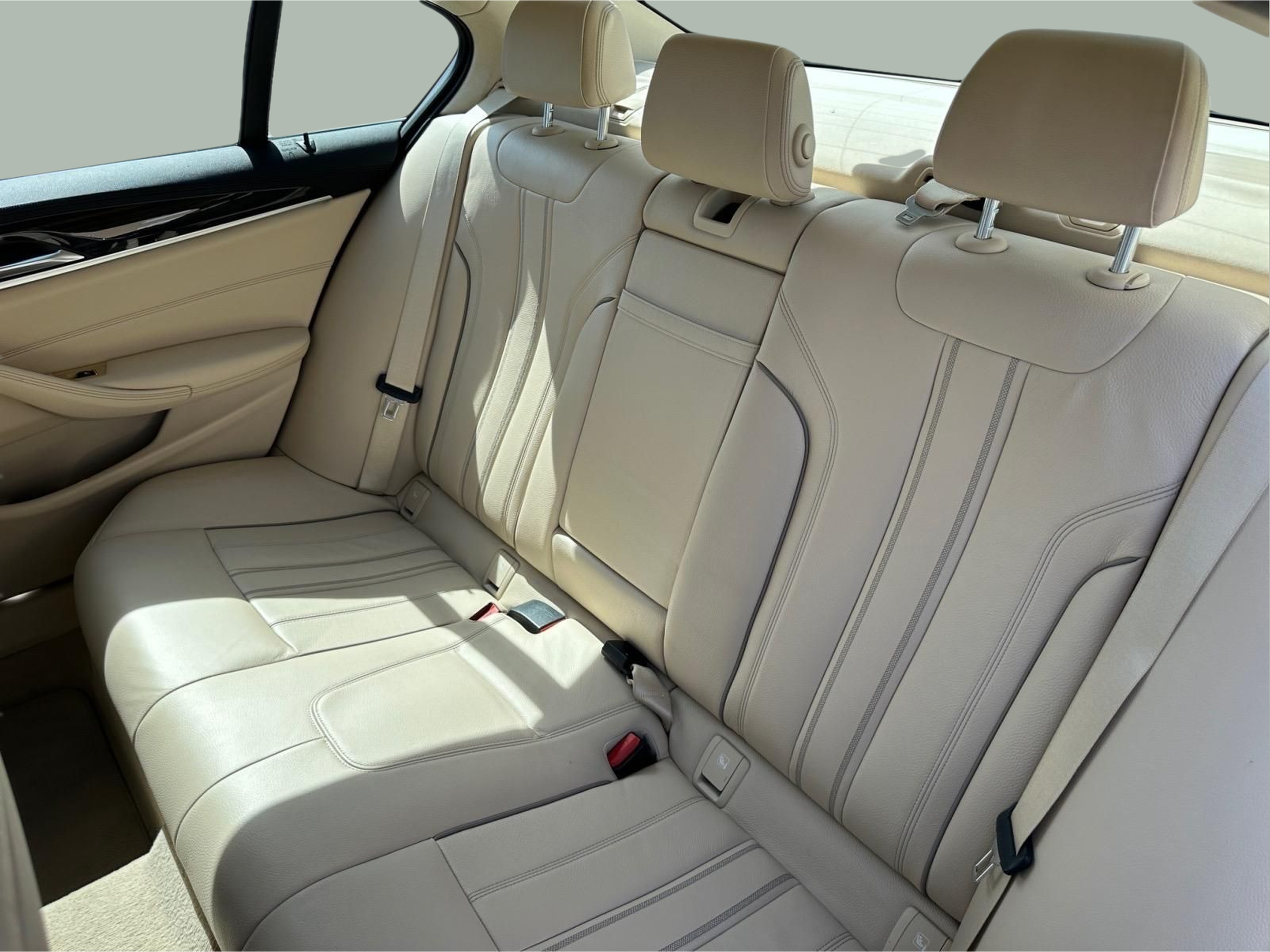 BMW Série 5 530e Berlina color Negro. Año 2018. 185KW(252CV). Elétrico / Gasolina Híbrido. En concesionario MCoutinho Bomcar Leiria de Leiria