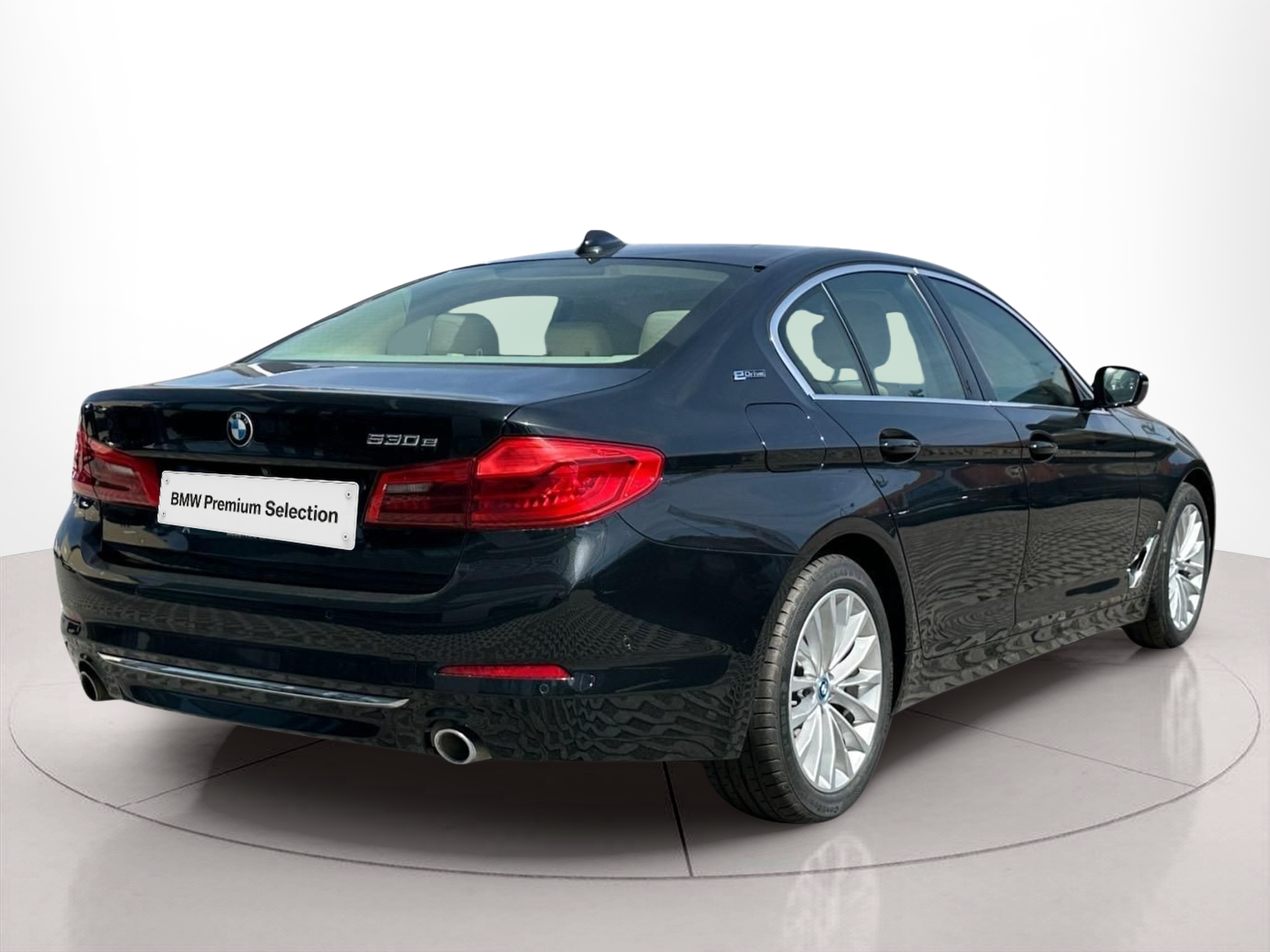 BMW Série 5 530e Berlina color Negro. Año 2018. 185KW(252CV). Elétrico / Gasolina Híbrido. En concesionario MCoutinho Bomcar Leiria de Leiria