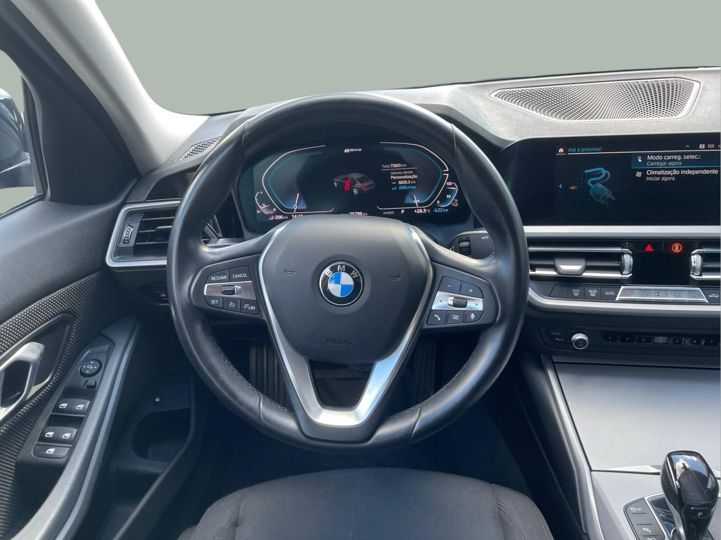 BMW Série 3 330e Berlina color Negro. Año 2019. 215KW(292CV). Elétrico / Gasolina Híbrido. En concesionario MCoutinho - Viseu de Viseu