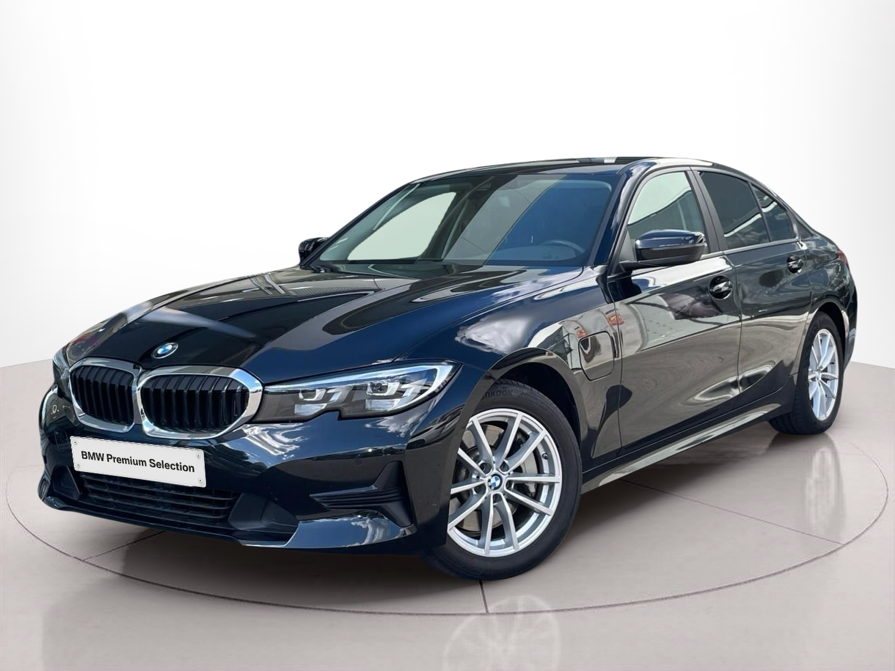 Fotos de BMW Série 3 330e Berlina color Negro. Año 2019. 215KW(292CV). Elétrico / Gasolina Híbrido. En concesionario MCoutinho - Viseu de Viseu