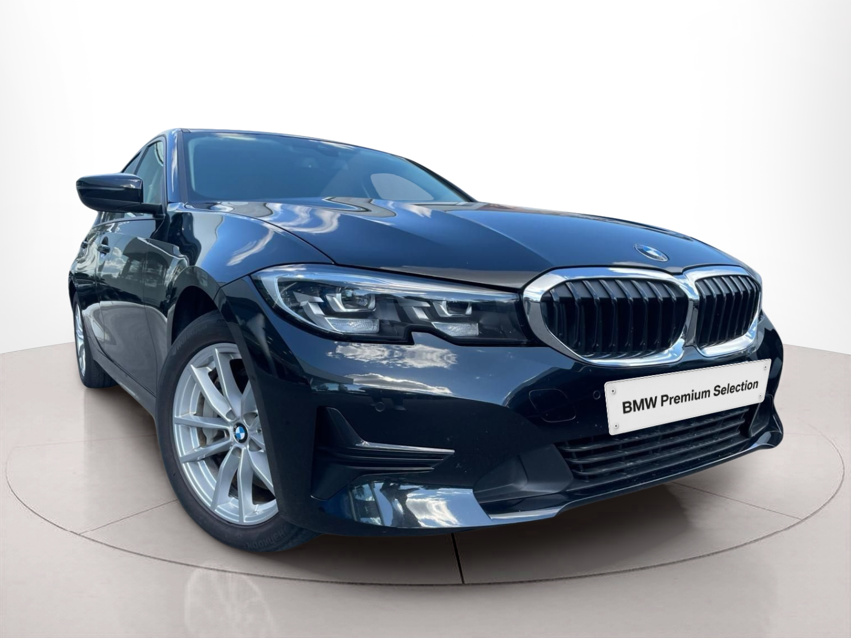 BMW Série 3 330e Berlina color Negro. Año 2019. 215KW(292CV). Elétrico / Gasolina Híbrido. En concesionario MCoutinho - Viseu de Viseu