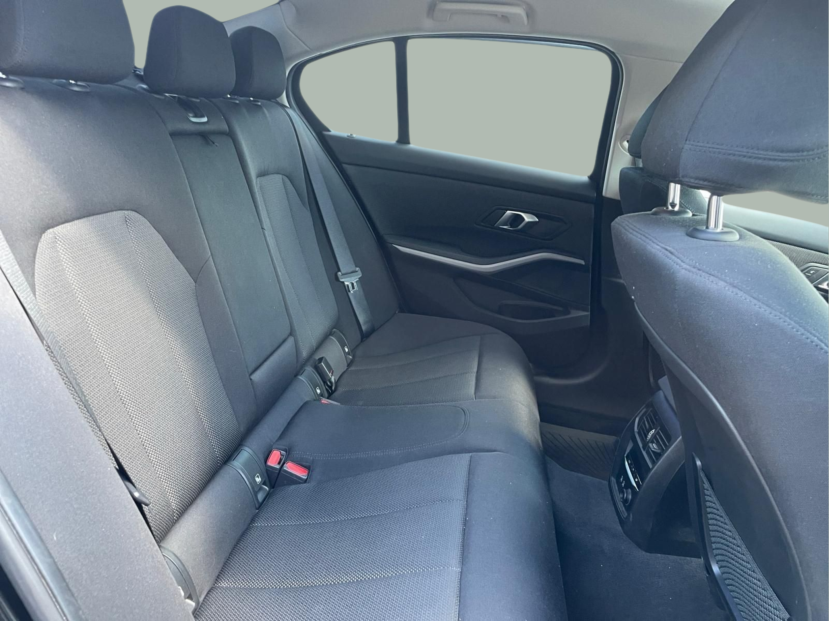 BMW Série 3 330e Berlina color Negro. Año 2019. 215KW(292CV). Elétrico / Gasolina Híbrido. En concesionario MCoutinho - Viseu de Viseu
