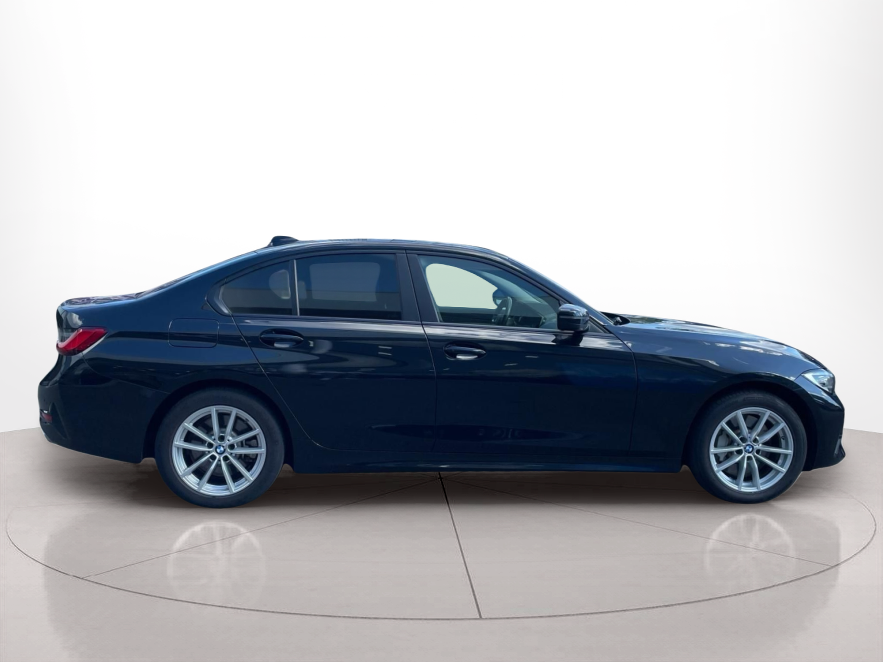 Fotos de BMW Série 3 330e Berlina color Negro. Año 2019. 215KW(292CV). Elétrico / Gasolina Híbrido. En concesionario MCoutinho - Viseu de Viseu