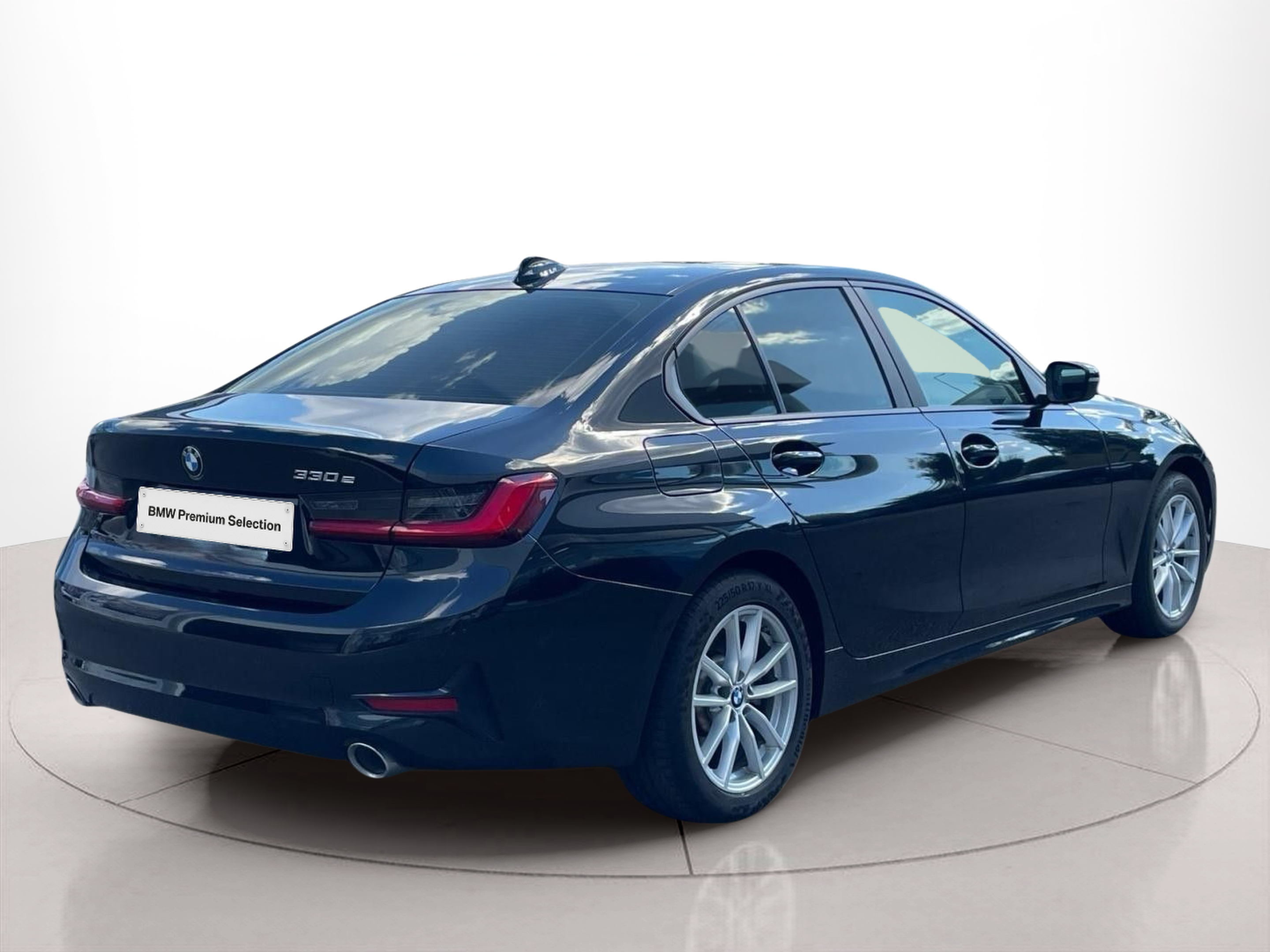 BMW Série 3 330e Berlina color Negro. Año 2019. 215KW(292CV). Elétrico / Gasolina Híbrido. En concesionario MCoutinho - Viseu de Viseu