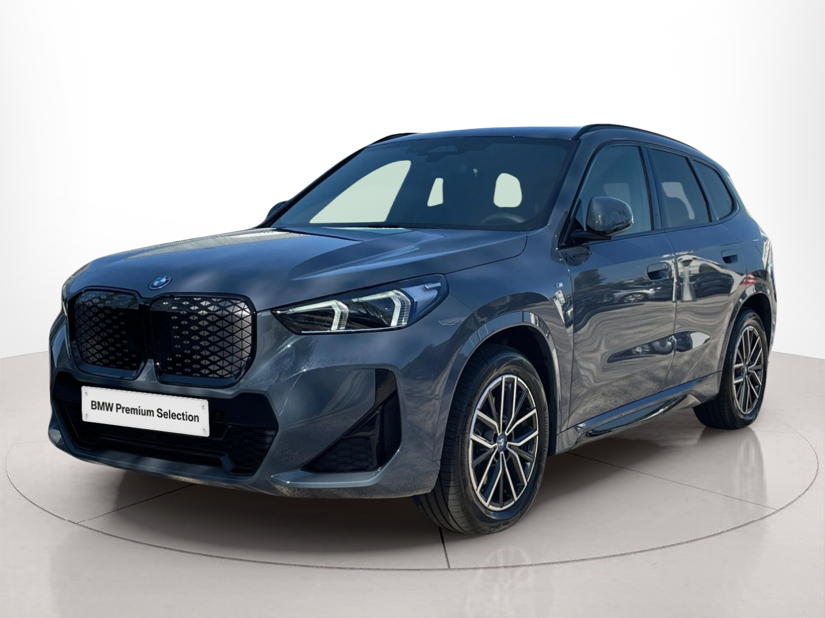 Fotos de BMW iX1 xDrive30 color Gris. Año 2024. 230KW(313CV). Elétrico. En concesionario MCoutinho - Vila Real de Vila Real