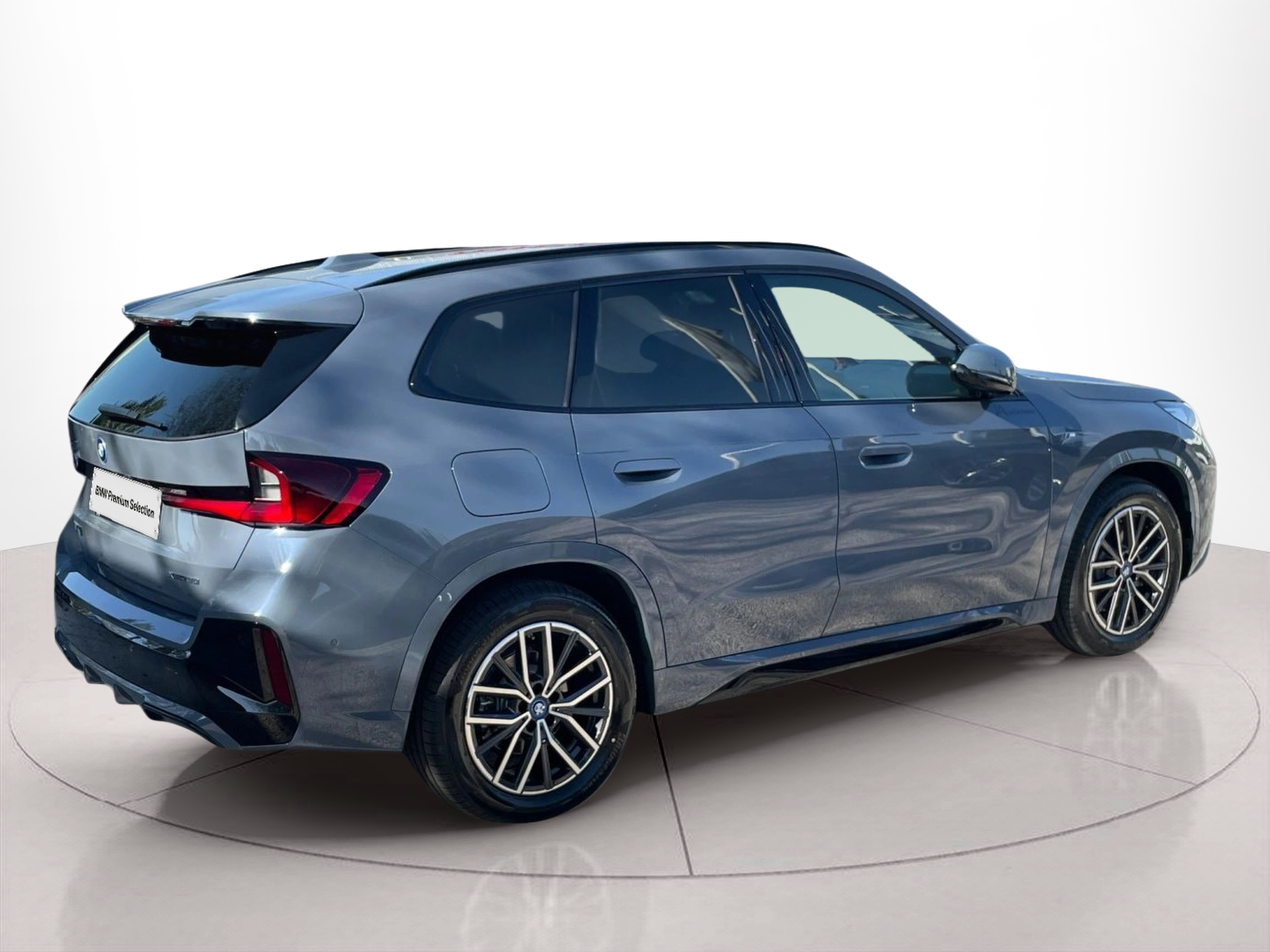 BMW iX1 xDrive30 color Gris. Año 2024. 230KW(313CV). Elétrico. En concesionario MCoutinho - Vila Real de Vila Real
