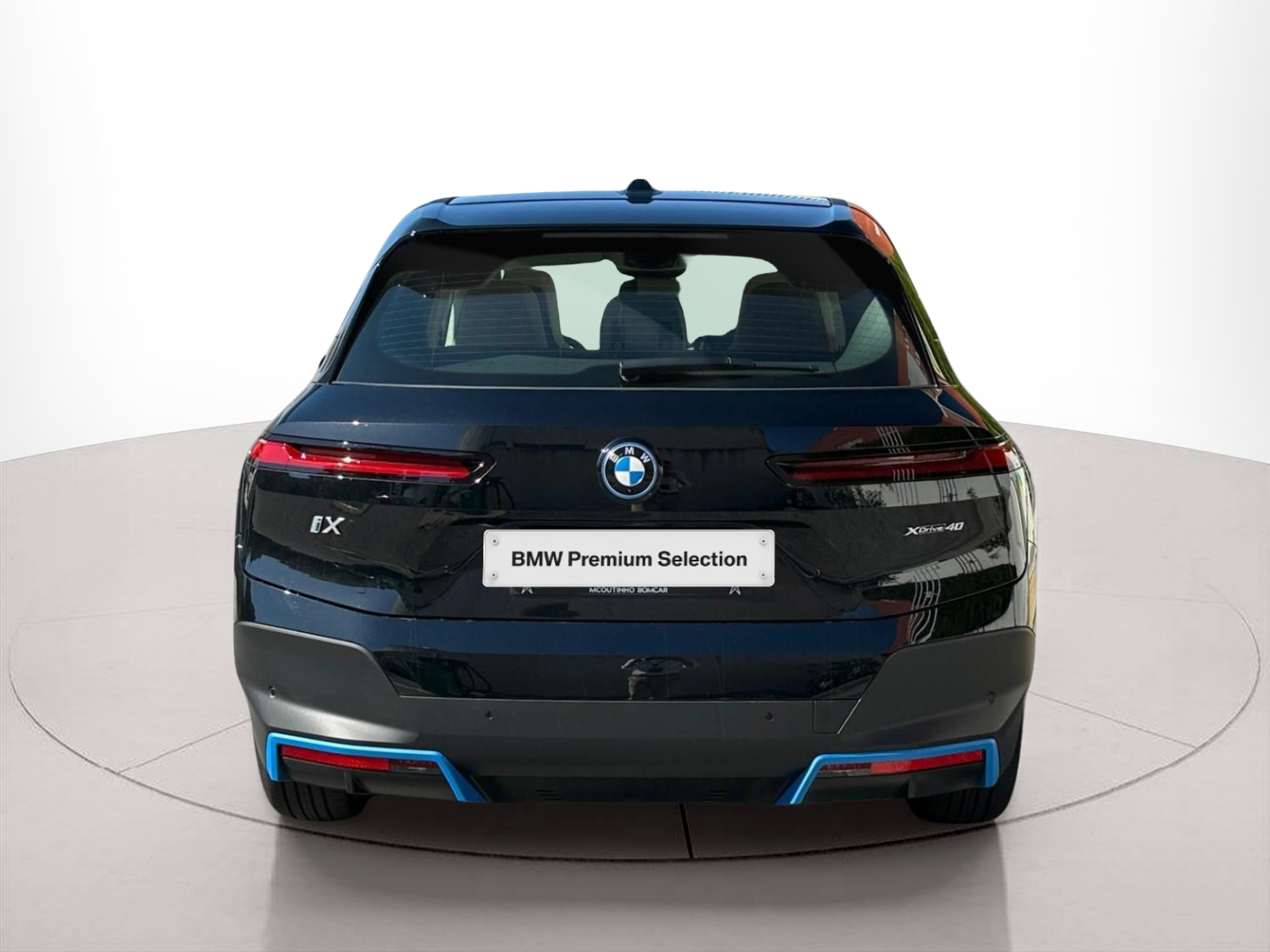 BMW iX xDrive40 color Negro. Año 2024. 240KW(326CV). Elétrico. En concesionario MCoutinho - Viseu de Viseu