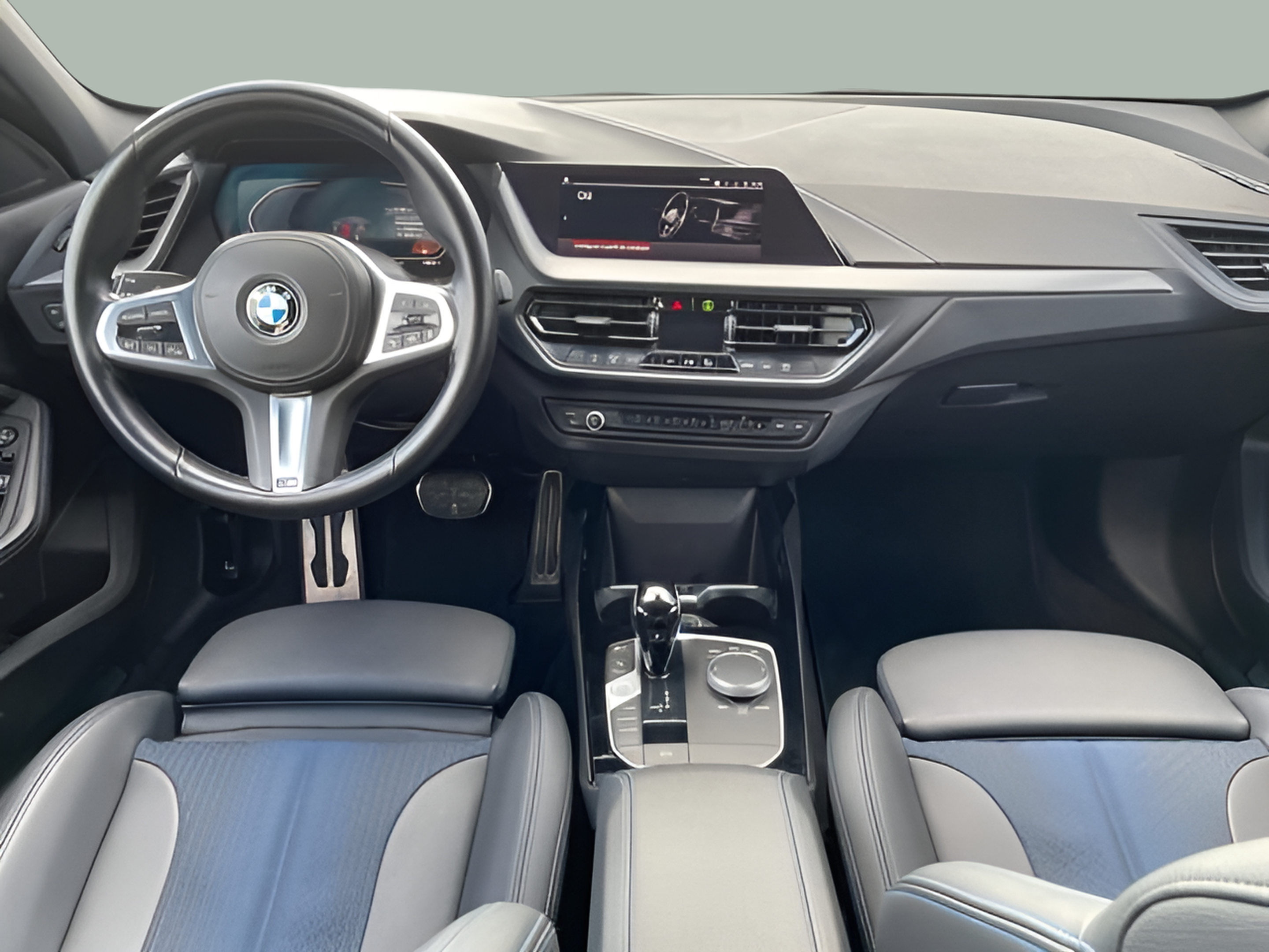 BMW Série 1 116d color Gris. Año 2023. 85KW(116CV). Diesel. En concesionario MCoutinho - Viseu de Viseu