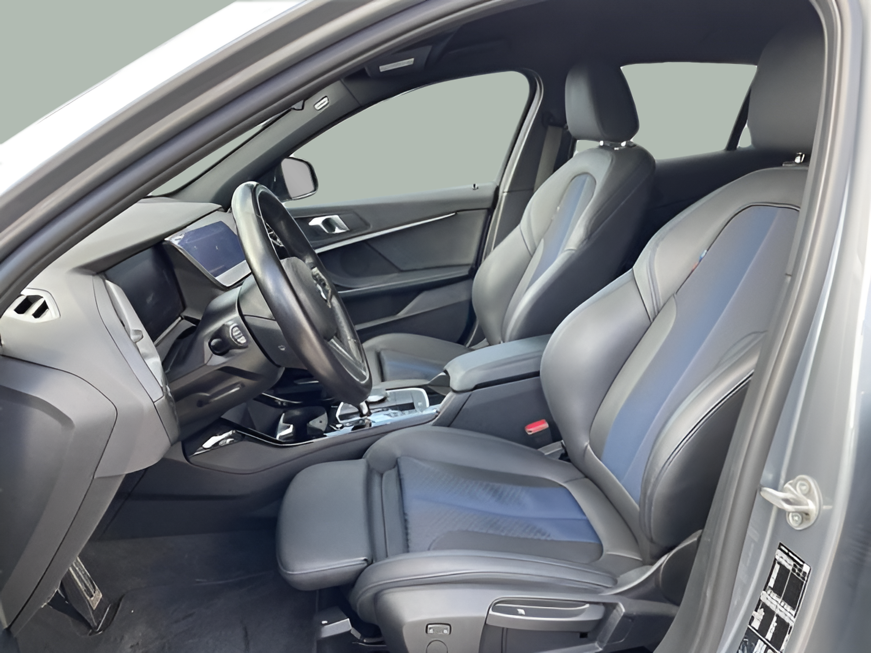 BMW Série 1 116d color Gris. Año 2023. 85KW(116CV). Diesel. En concesionario MCoutinho - Viseu de Viseu
