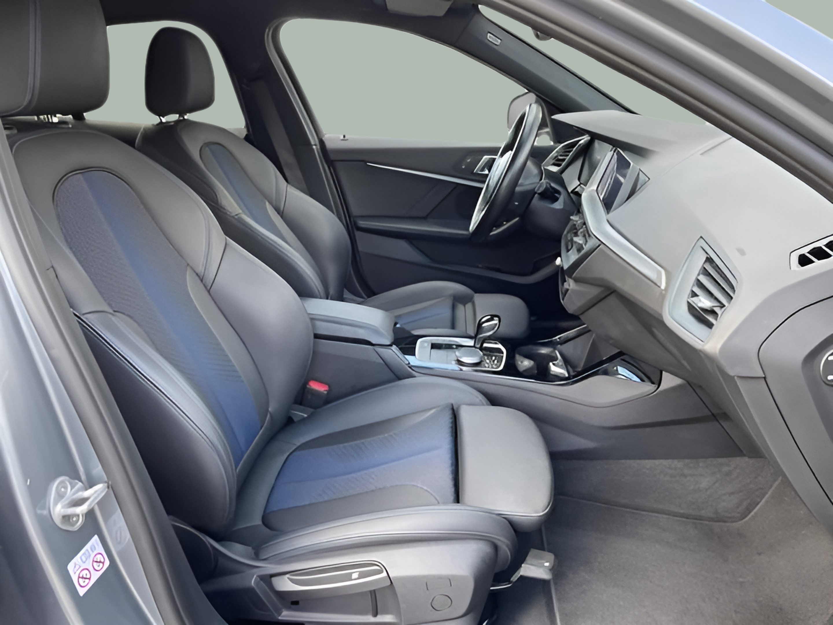 BMW Série 1 116d color Gris. Año 2023. 85KW(116CV). Diesel. En concesionario MCoutinho - Viseu de Viseu