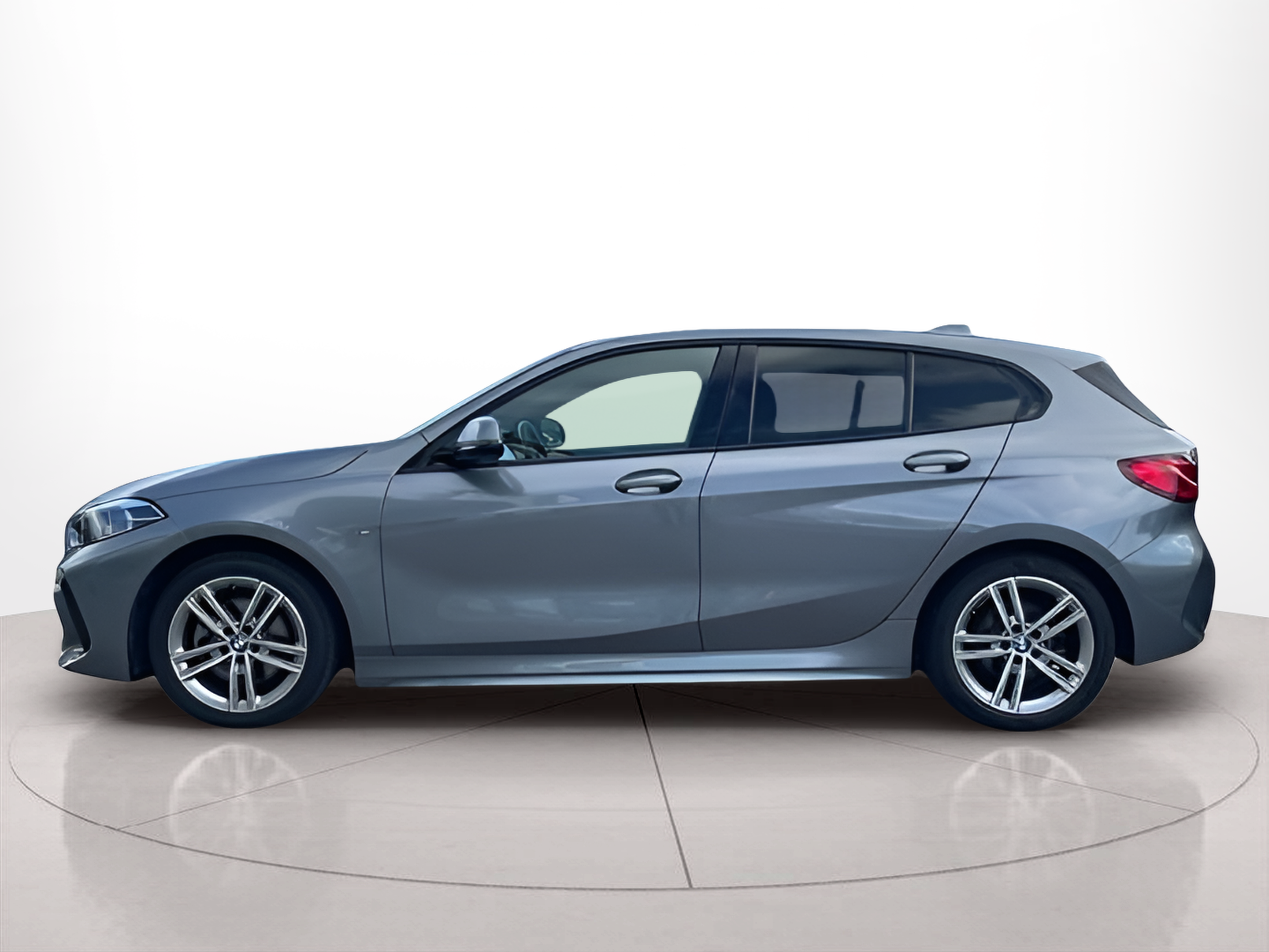 Fotos de BMW Série 1 116d color Gris. Año 2023. 85KW(116CV). Diesel. En concesionario MCoutinho - Viseu de Viseu