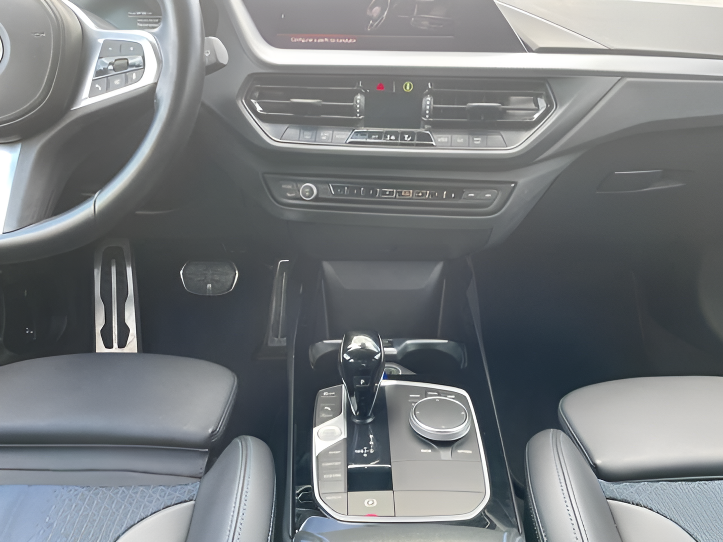 BMW Série 1 116d color Gris. Año 2023. 85KW(116CV). Diesel. En concesionario MCoutinho - Viseu de Viseu