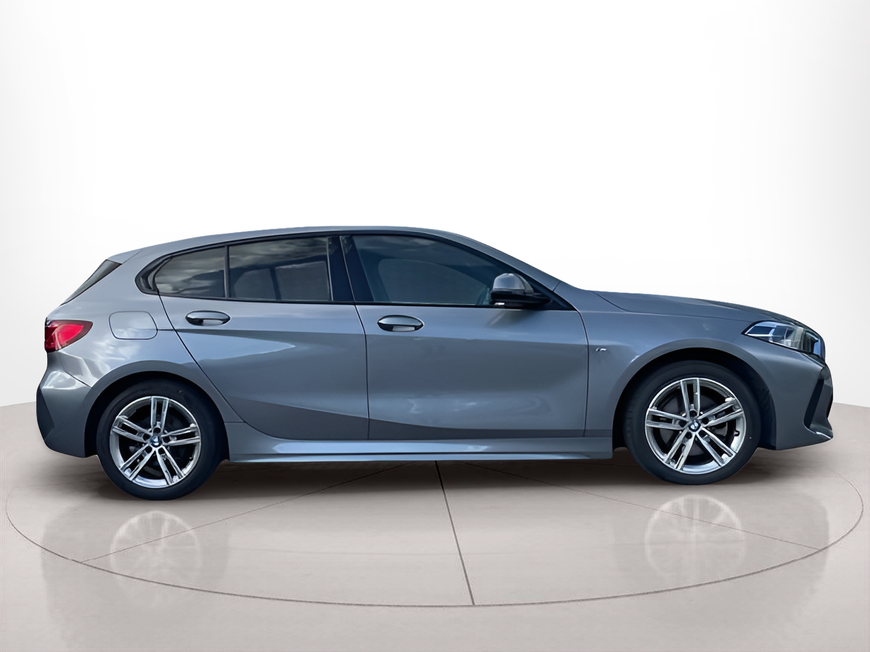 BMW Série 1 116d color Gris. Año 2023. 85KW(116CV). Diesel. En concesionario MCoutinho - Viseu de Viseu
