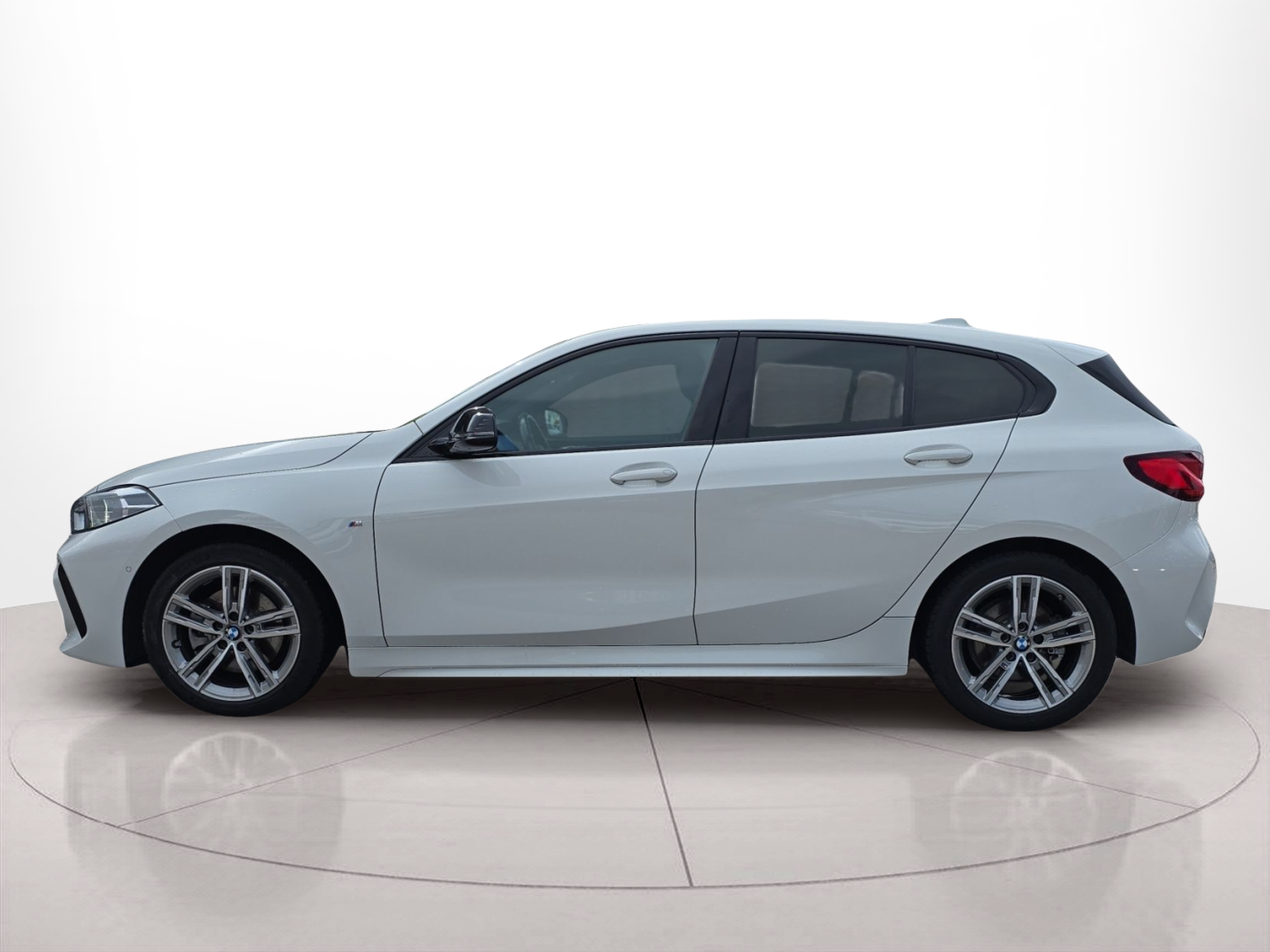 Fotos de BMW Série 1 116d color Blanco. Año 2023. 85KW(116CV). Diesel. En concesionario MCoutinho Bomcar Leiria de Leiria